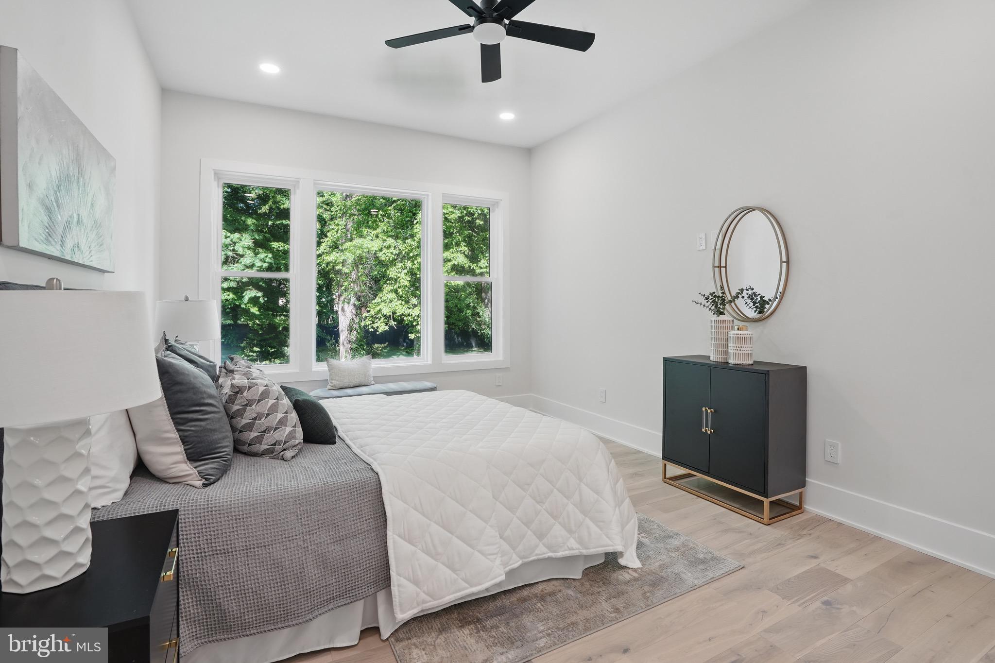 HOLLY PARK - Residential