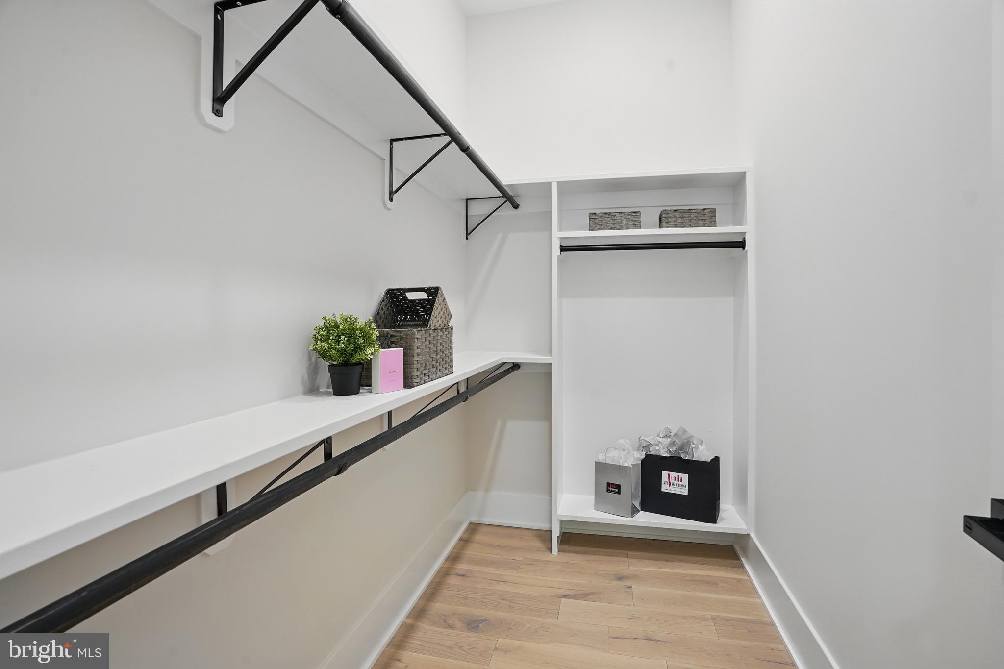 HOLLY PARK - Residential