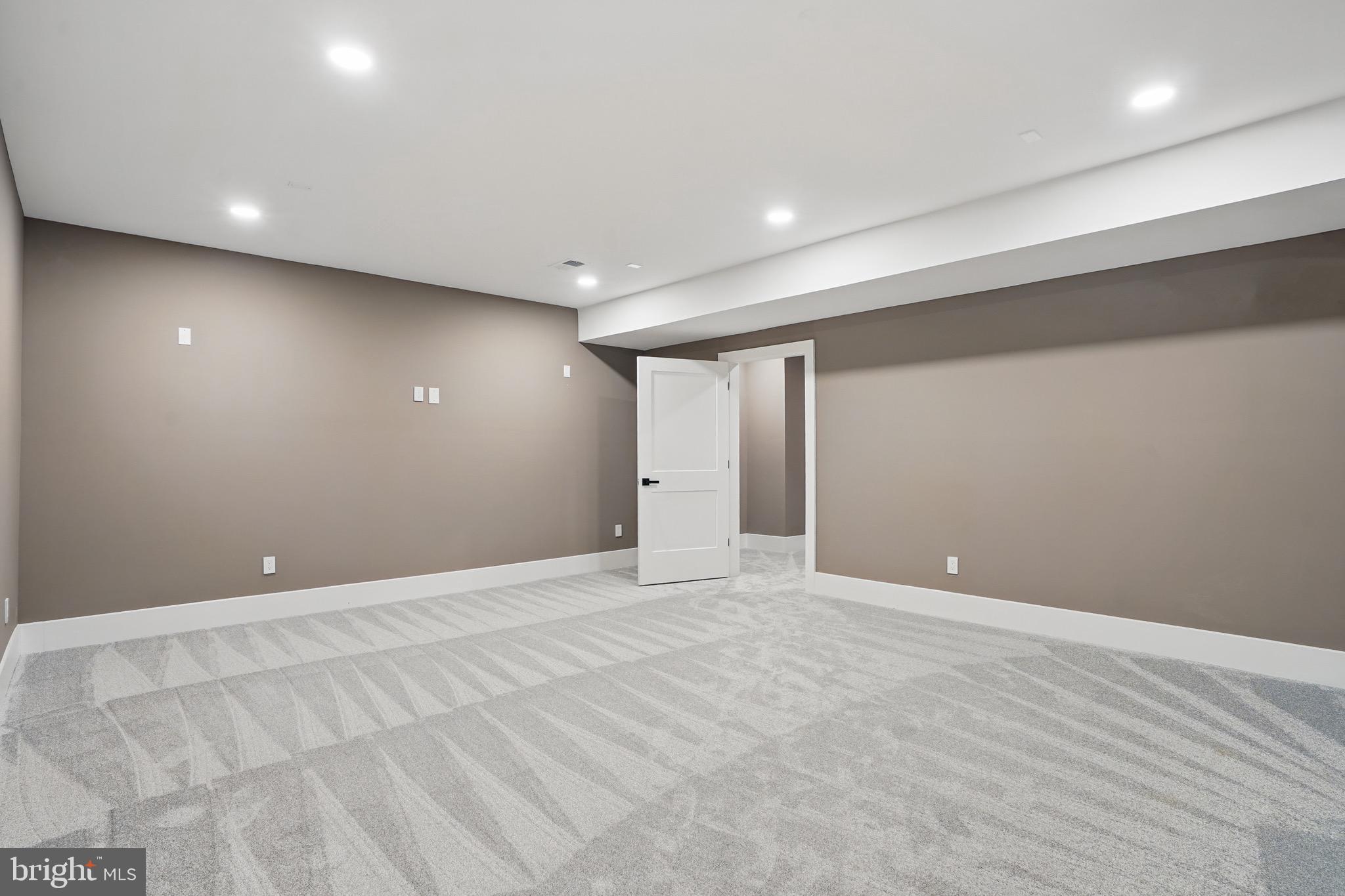 HOLLY PARK - Residential