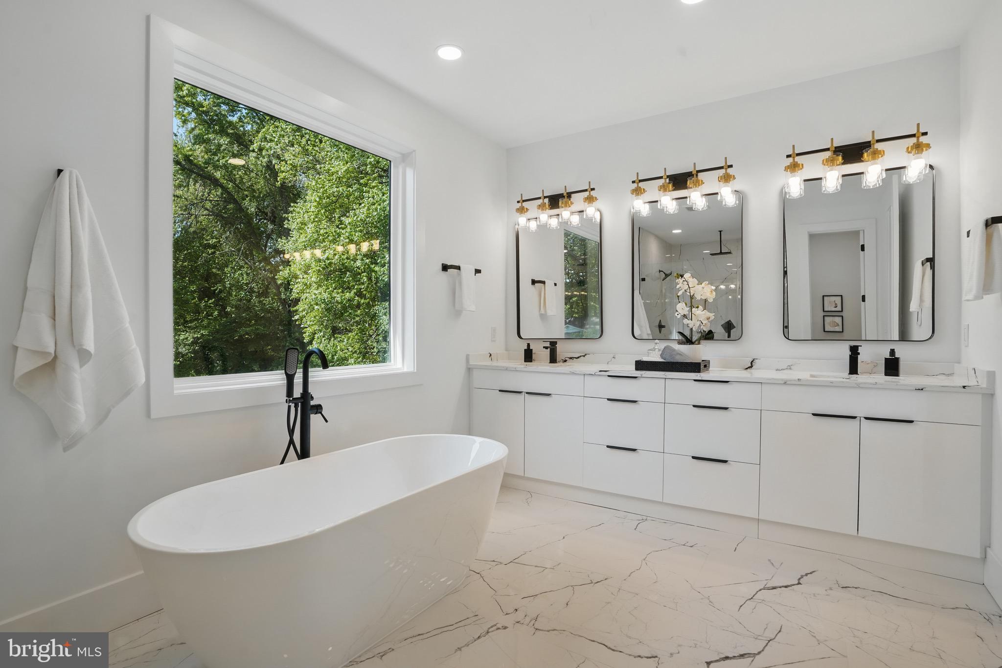 HOLLY PARK - Residential