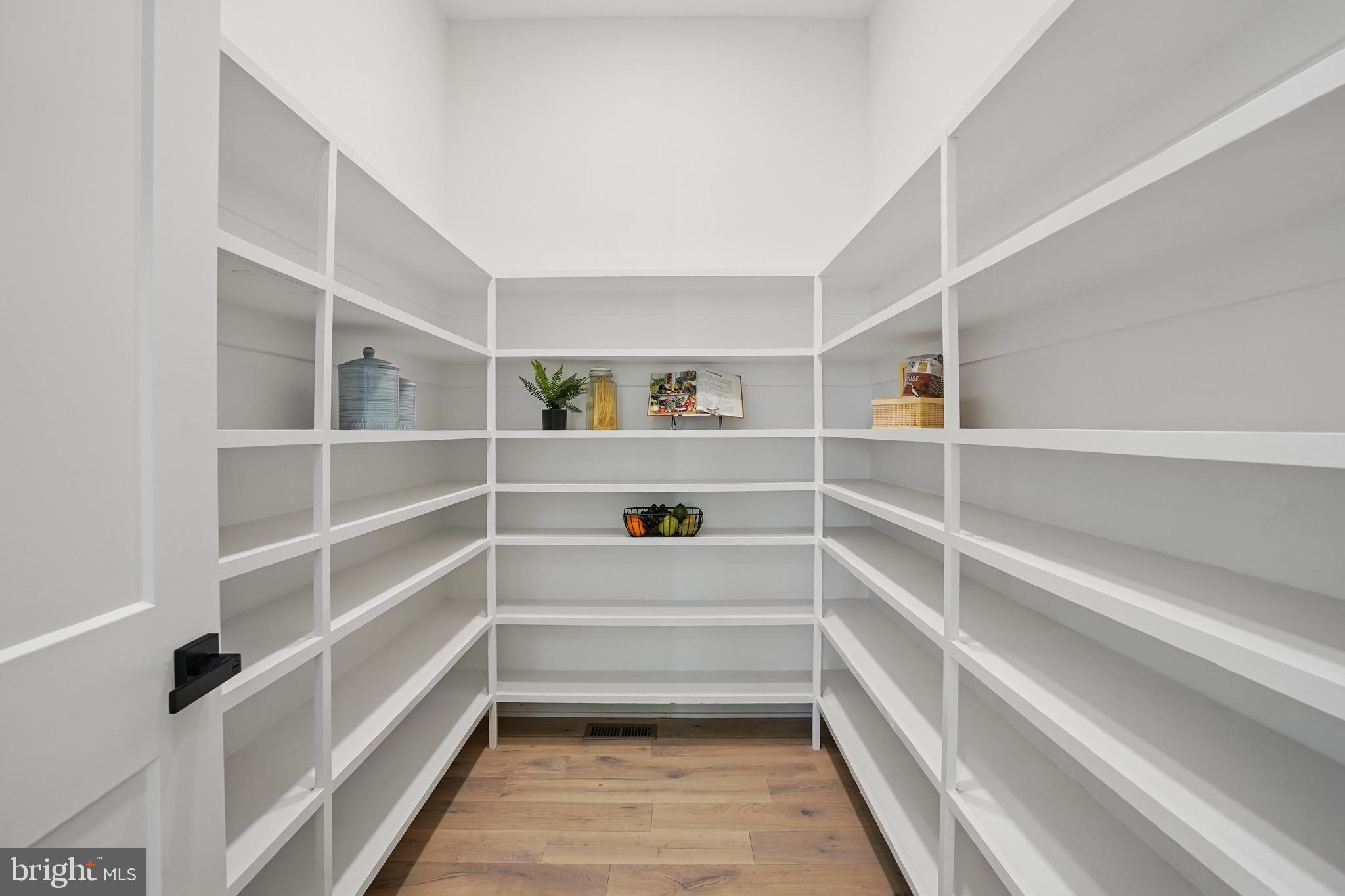 HOLLY PARK - Residential