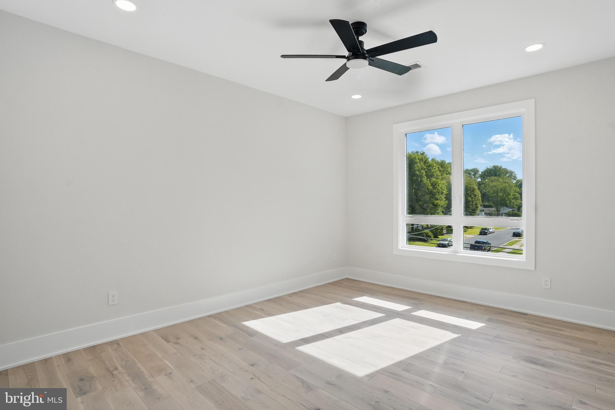 HOLLY PARK - Residential