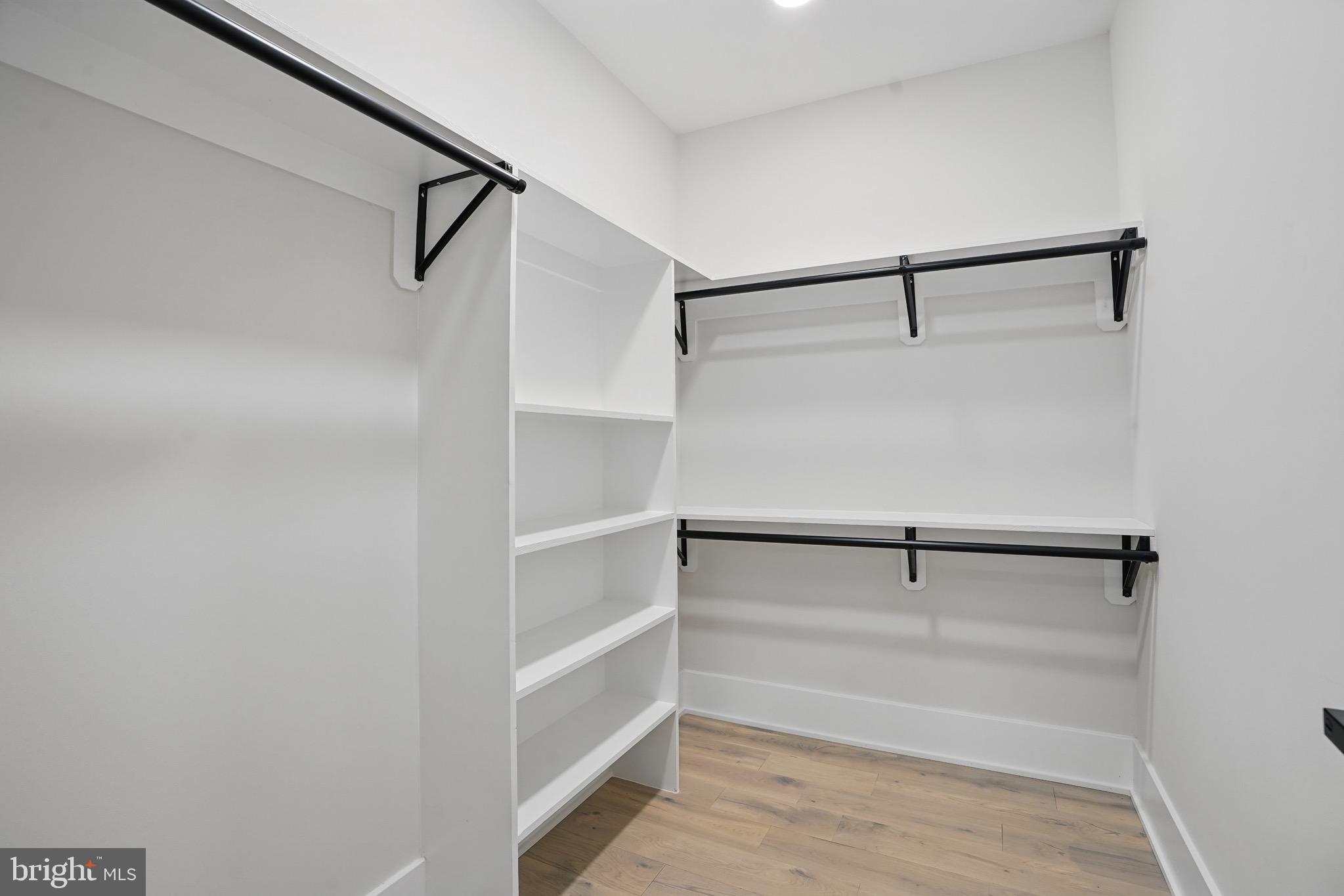 HOLLY PARK - Residential