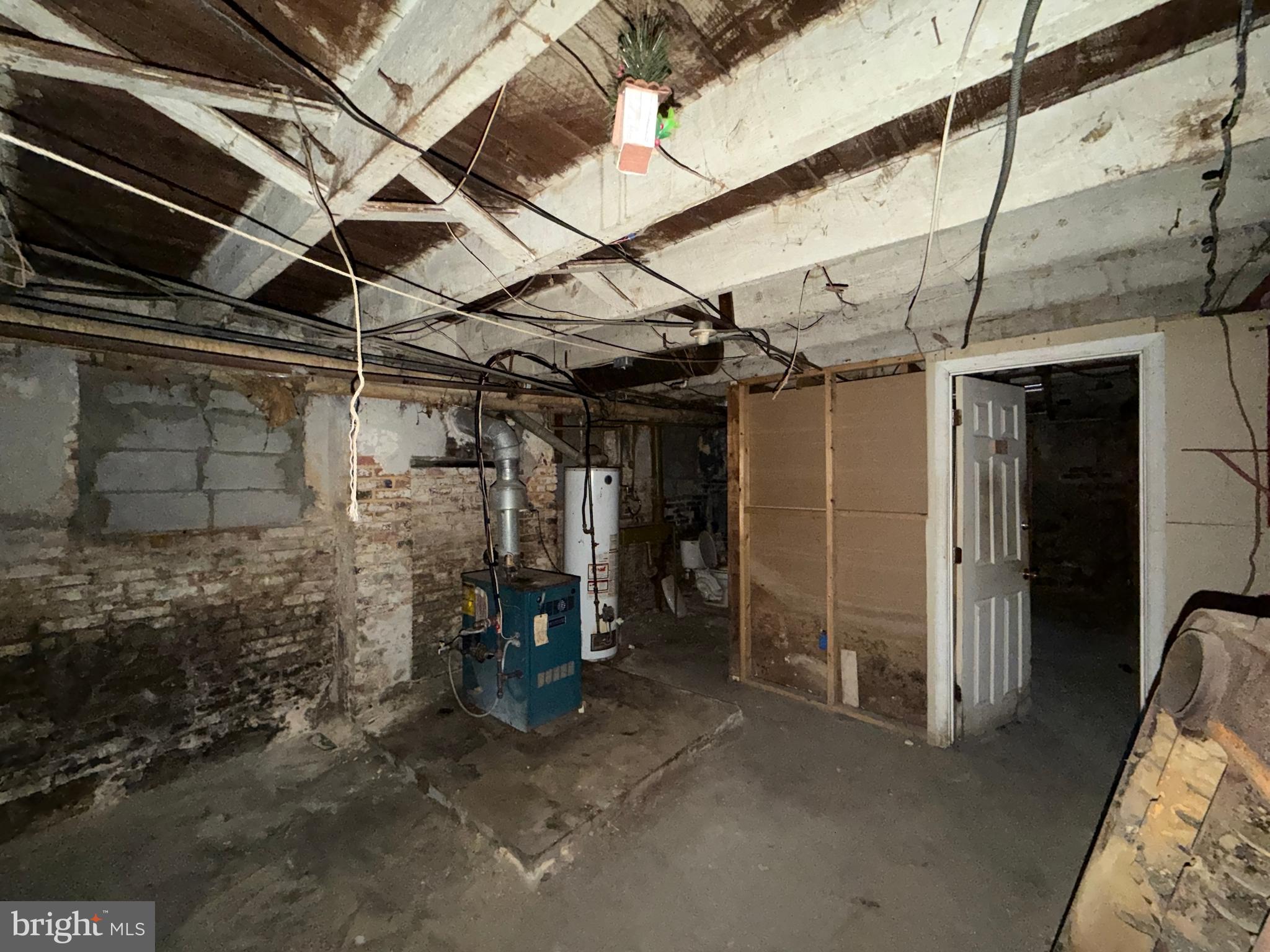 BROADWAY EAST - Residential