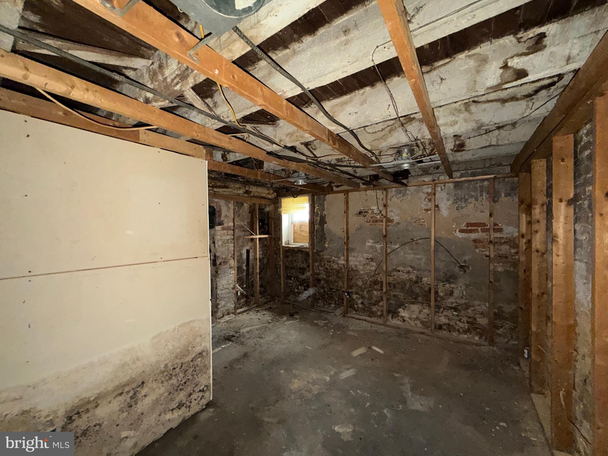 BROADWAY EAST - Residential