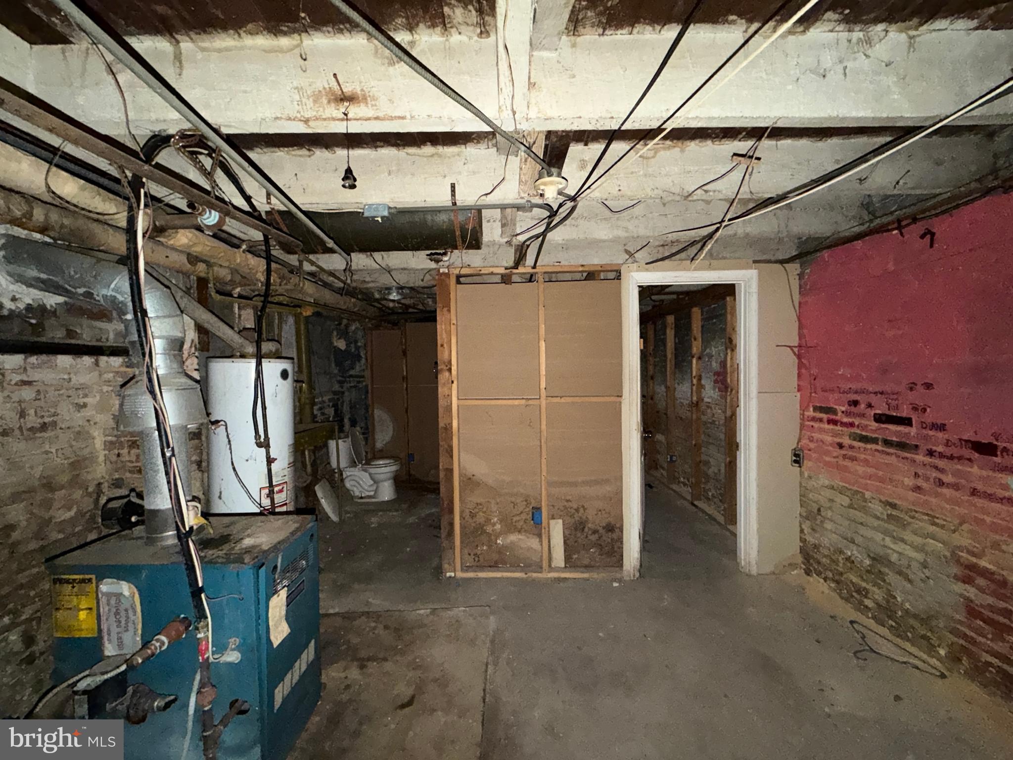 BROADWAY EAST - Residential