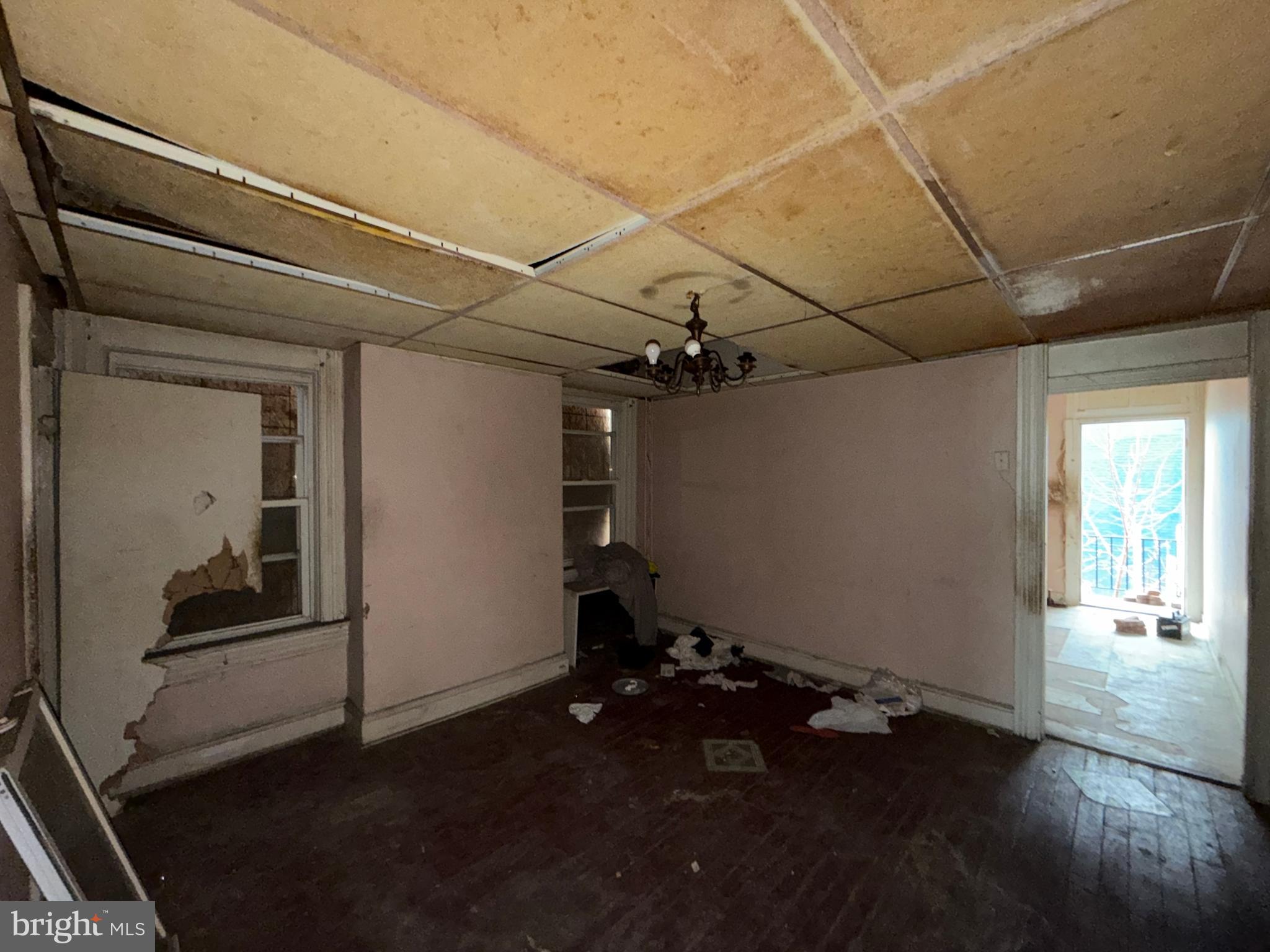 BROADWAY EAST - Residential