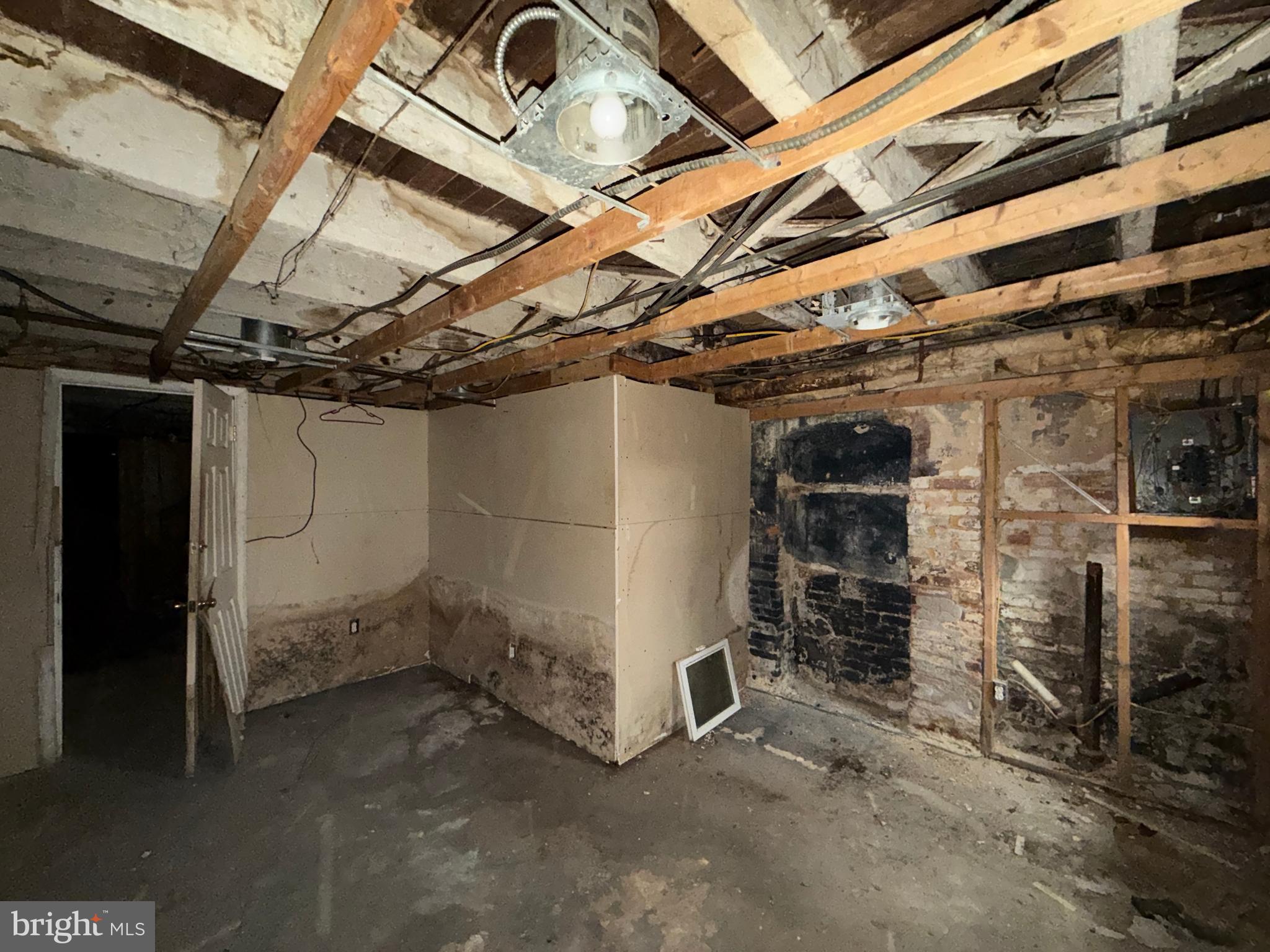 BROADWAY EAST - Residential