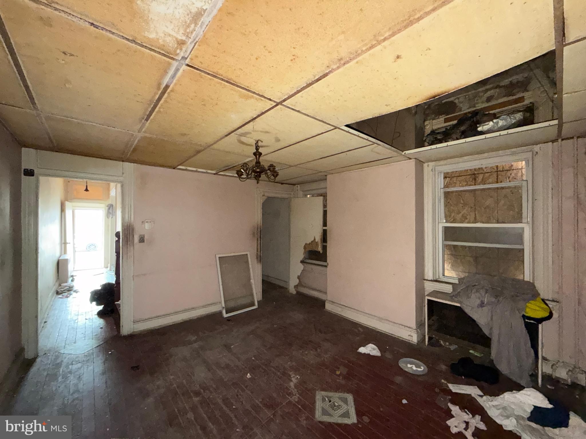 BROADWAY EAST - Residential