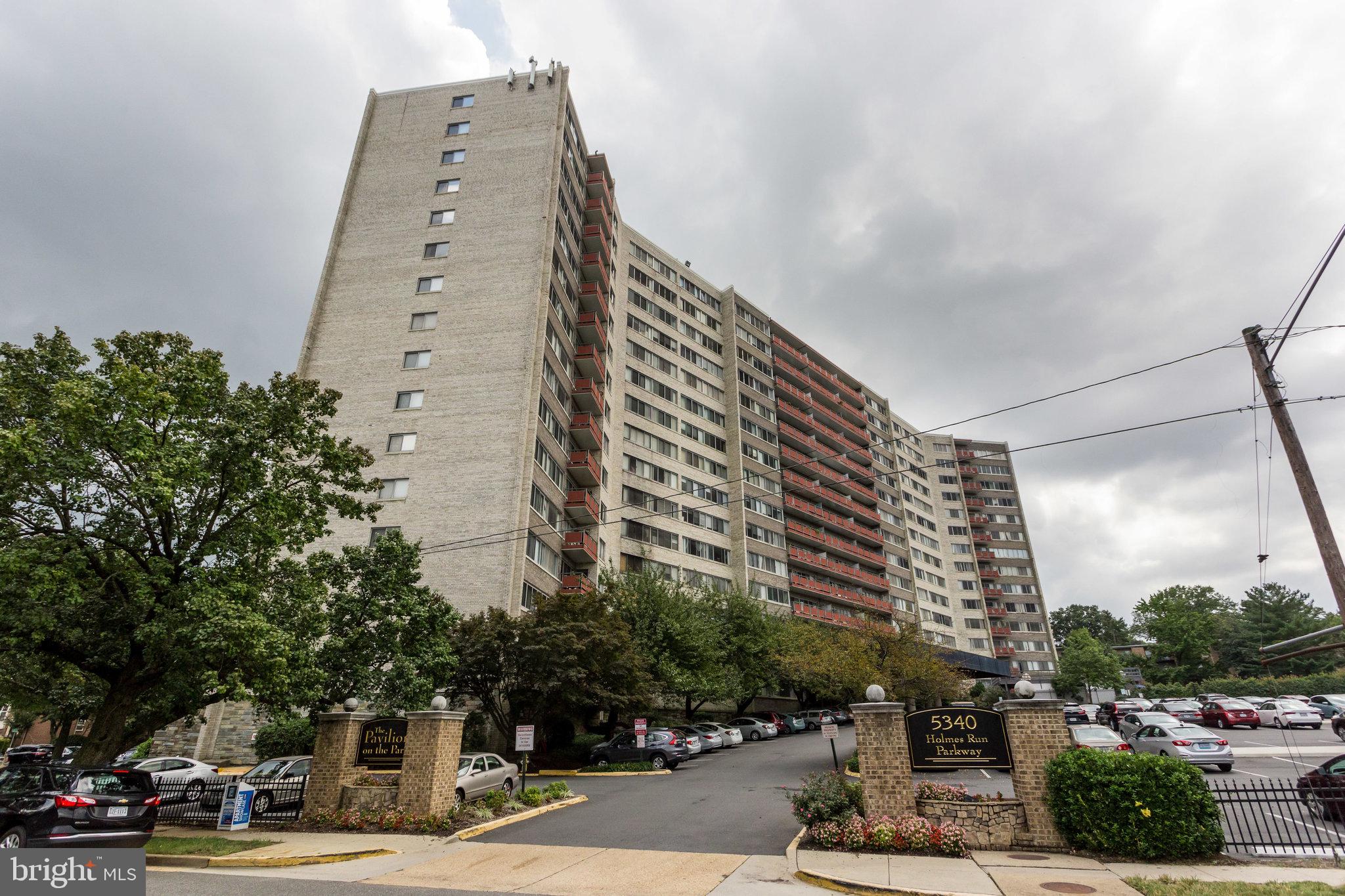 PAVILION ON THE PARK - Residential