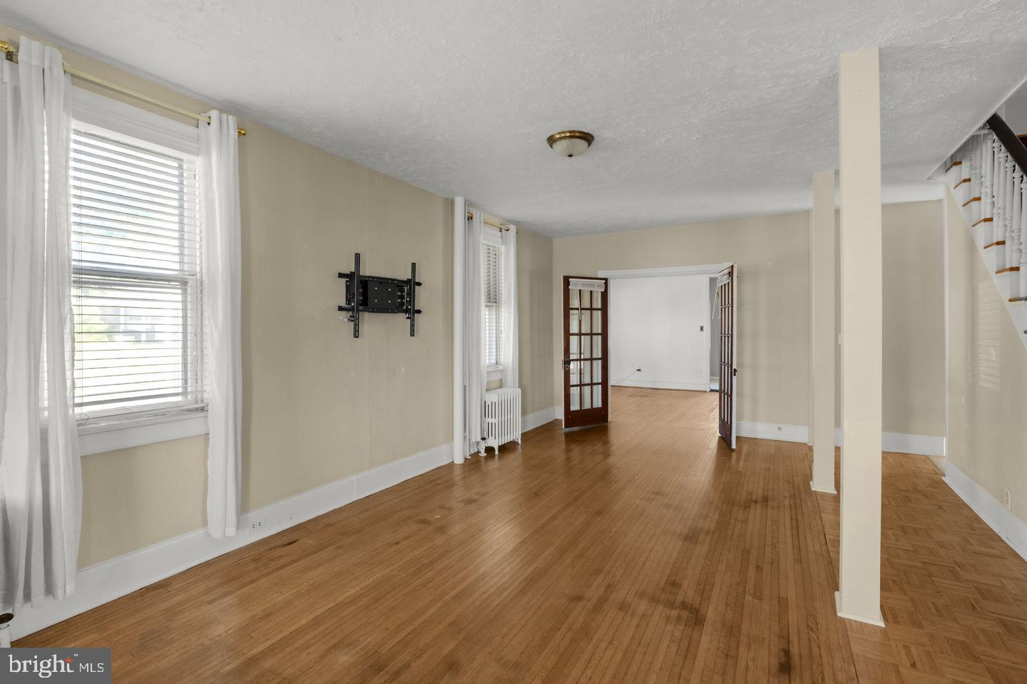 564 W MAPLE GROVE ROAD