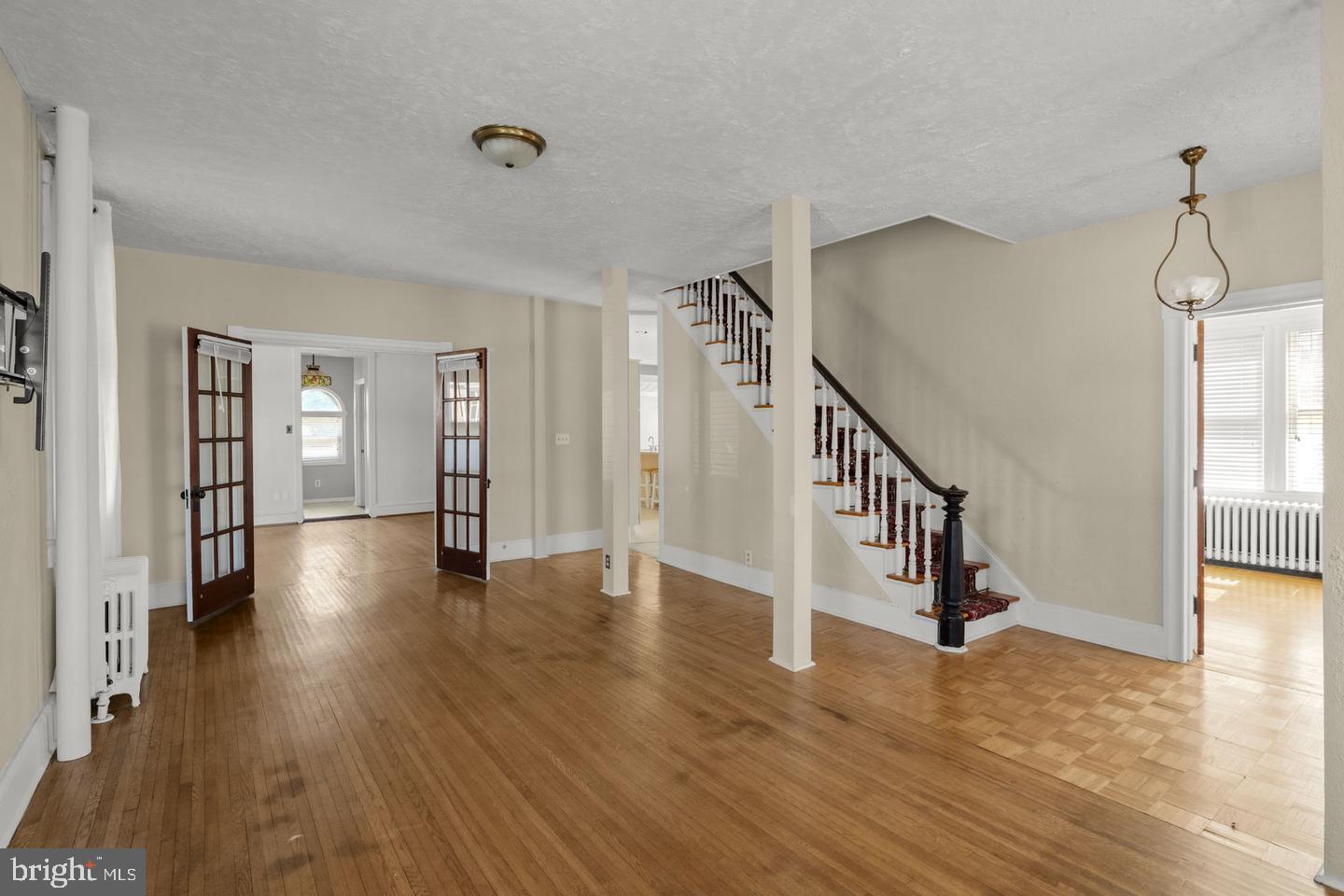 564 W MAPLE GROVE ROAD