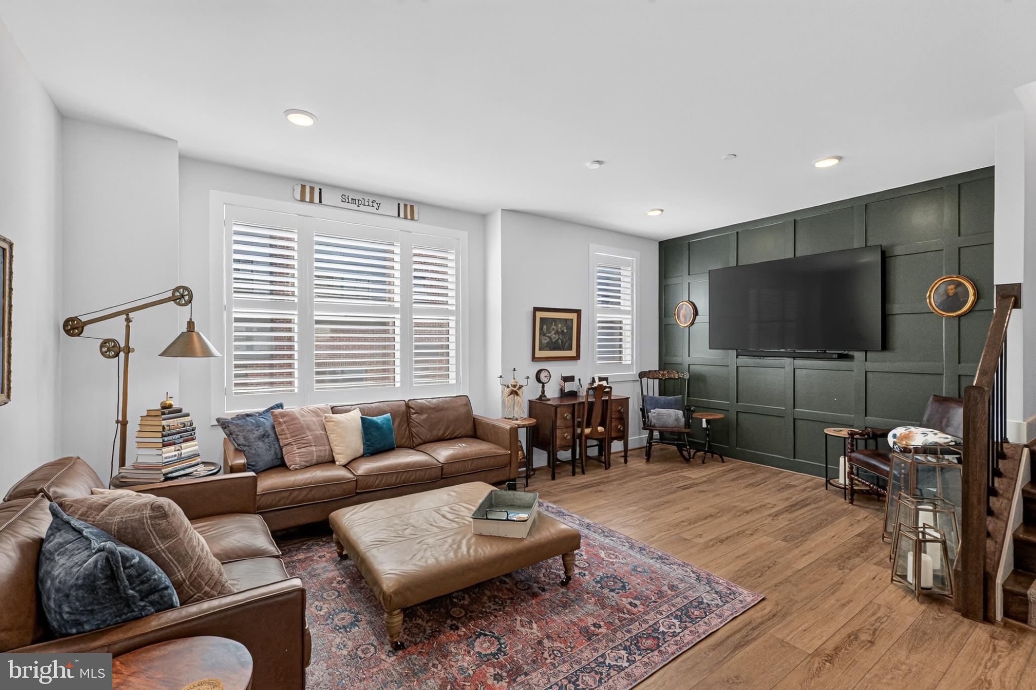 4923 CHURCHILL MEWS