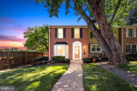 Photo of 558 Windover Avenue NW, VIENNA, VA 22180 (MLS # VAFX2332132)