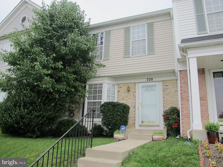 Price Reduced!  Charming three level townhouse in fantastic condition.  Main level offers hardwood floors in the foyer and main living room, large kitchen with island.  Master bedroom offers vaulted ceilings, walk-in closet, and large master bath with dual vanities.  Lower level offers large family room with full bath, fireplace and walk out to back yard.  Open house Sunday, 8/2 from 12-3 pm!