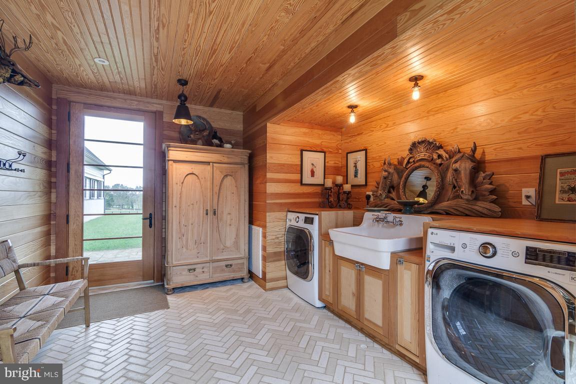 RIEMENSCHNEIDER - Residential Lease