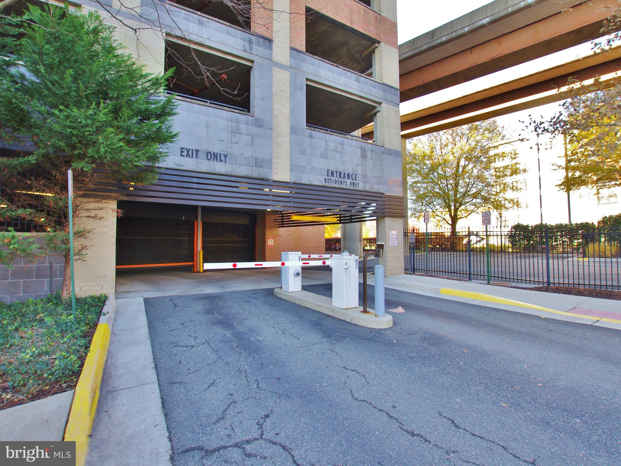 MIDTOWN ALEXANDRIA STATION CONDOMINIUM - Residential Lease