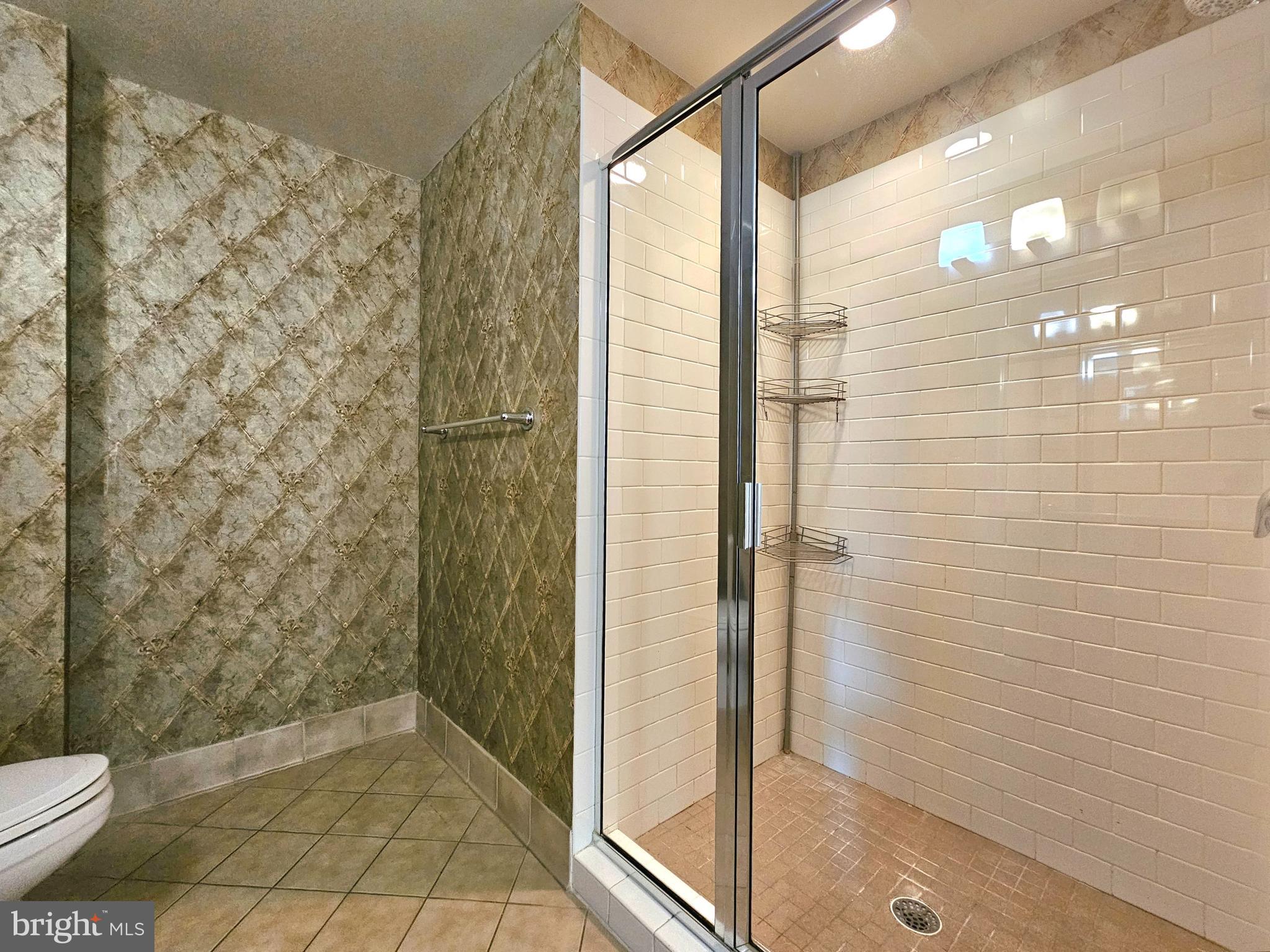 MIDTOWN ALEXANDRIA STATION CONDOMINIUM - Residential Lease