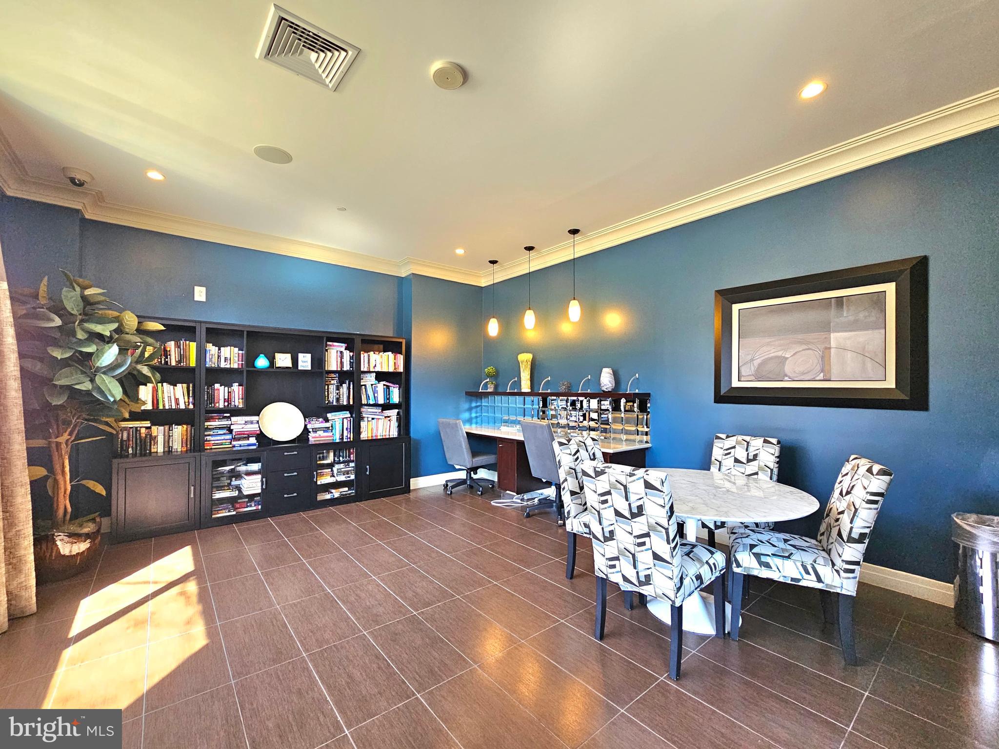 MIDTOWN ALEXANDRIA STATION CONDOMINIUM - Residential Lease