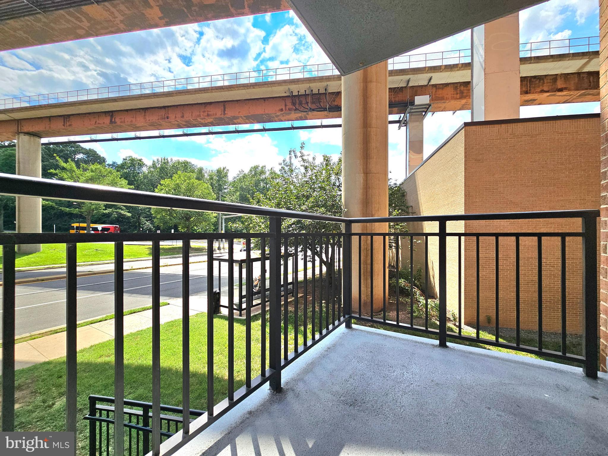 MIDTOWN ALEXANDRIA STATION CONDOMINIUM - Residential Lease