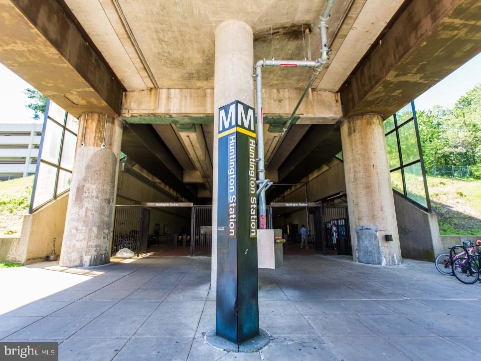 MIDTOWN ALEXANDRIA STATION CONDOMINIUM - Residential Lease