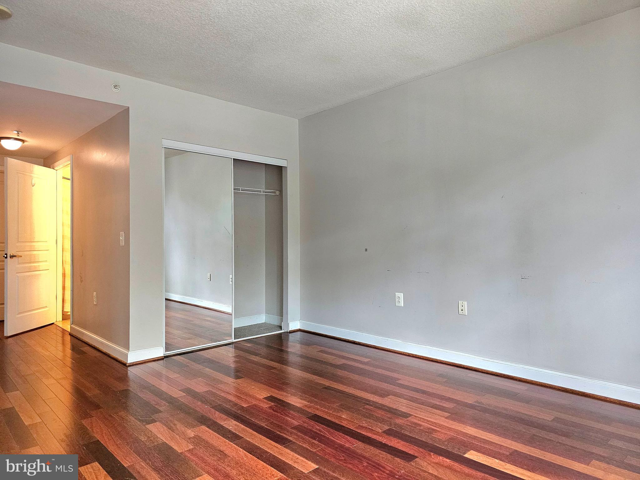 MIDTOWN ALEXANDRIA STATION CONDOMINIUM - Residential Lease