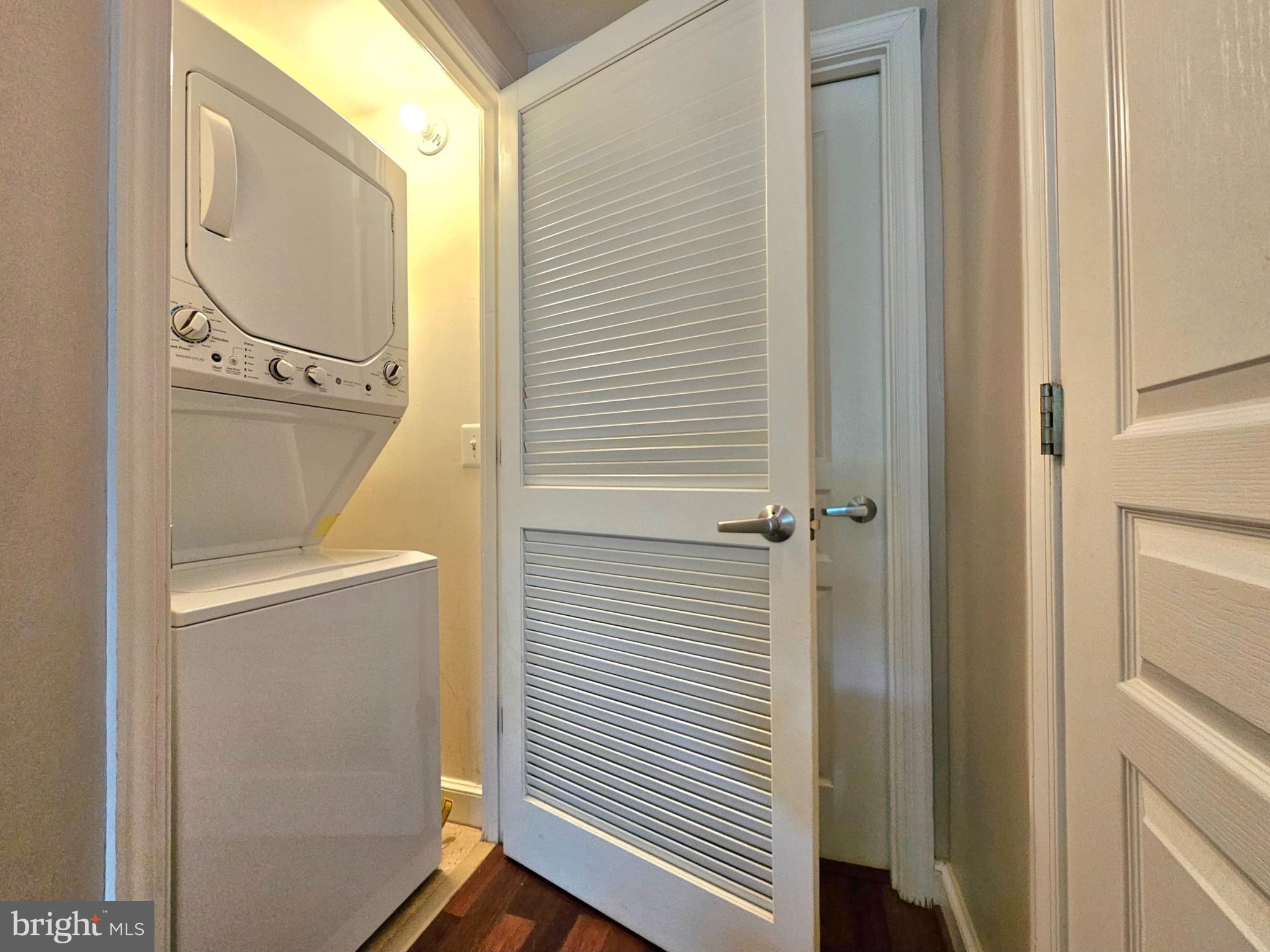 MIDTOWN ALEXANDRIA STATION CONDOMINIUM - Residential Lease