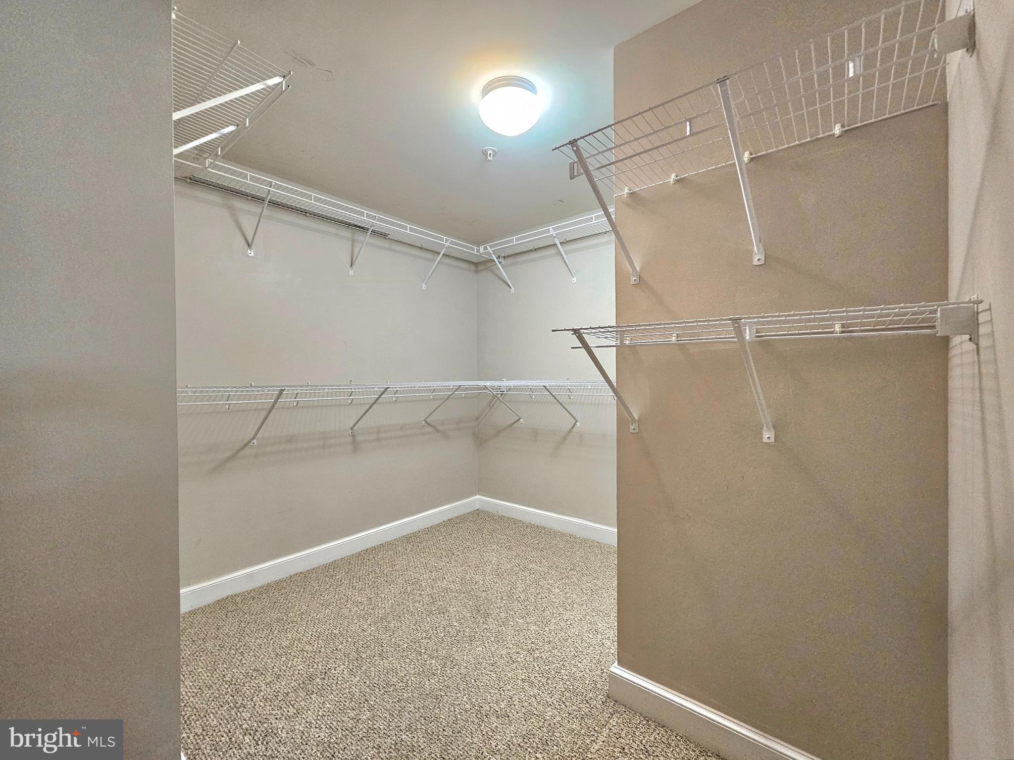 MIDTOWN ALEXANDRIA STATION CONDOMINIUM - Residential Lease