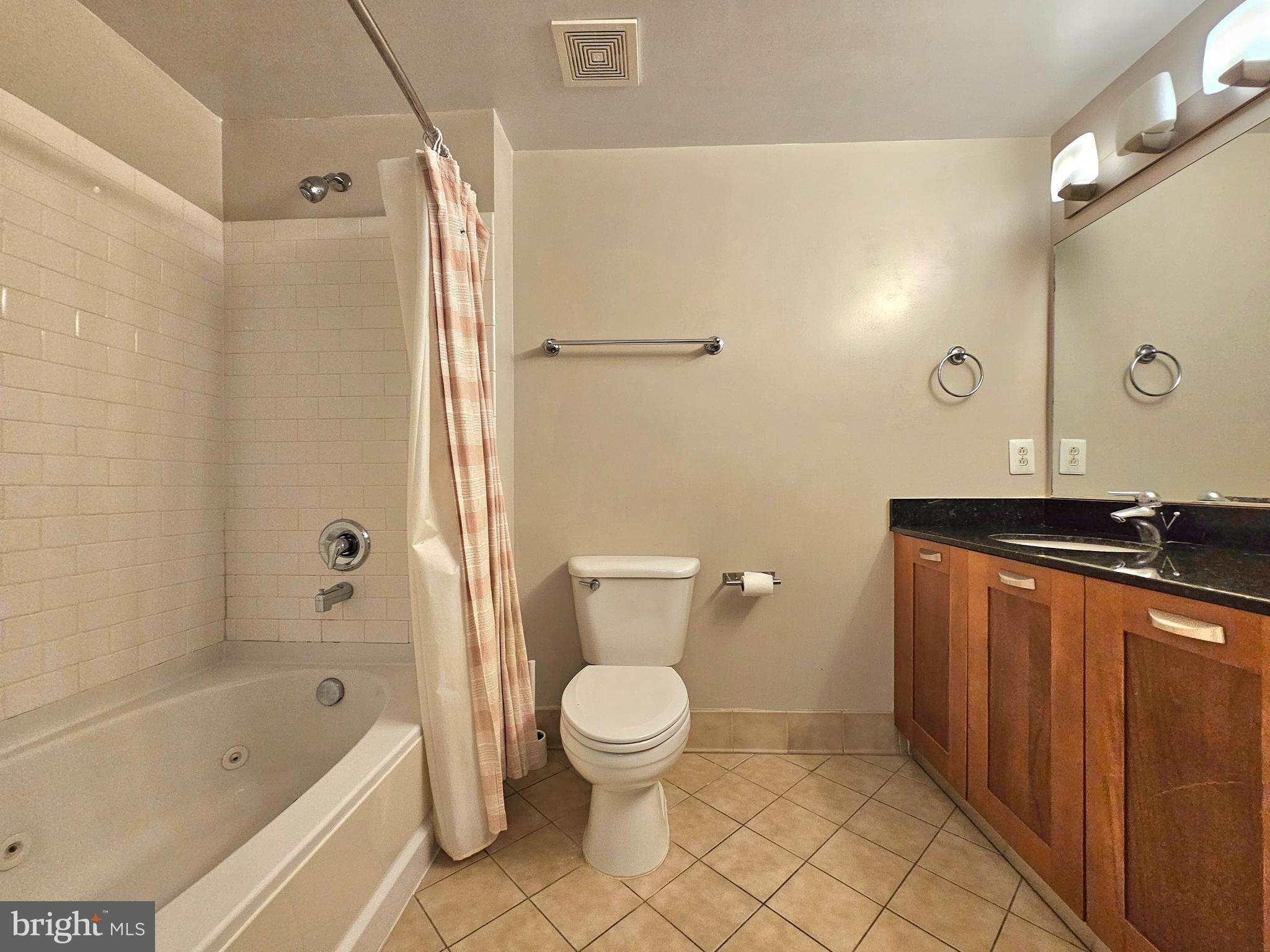 MIDTOWN ALEXANDRIA STATION CONDOMINIUM - Residential Lease