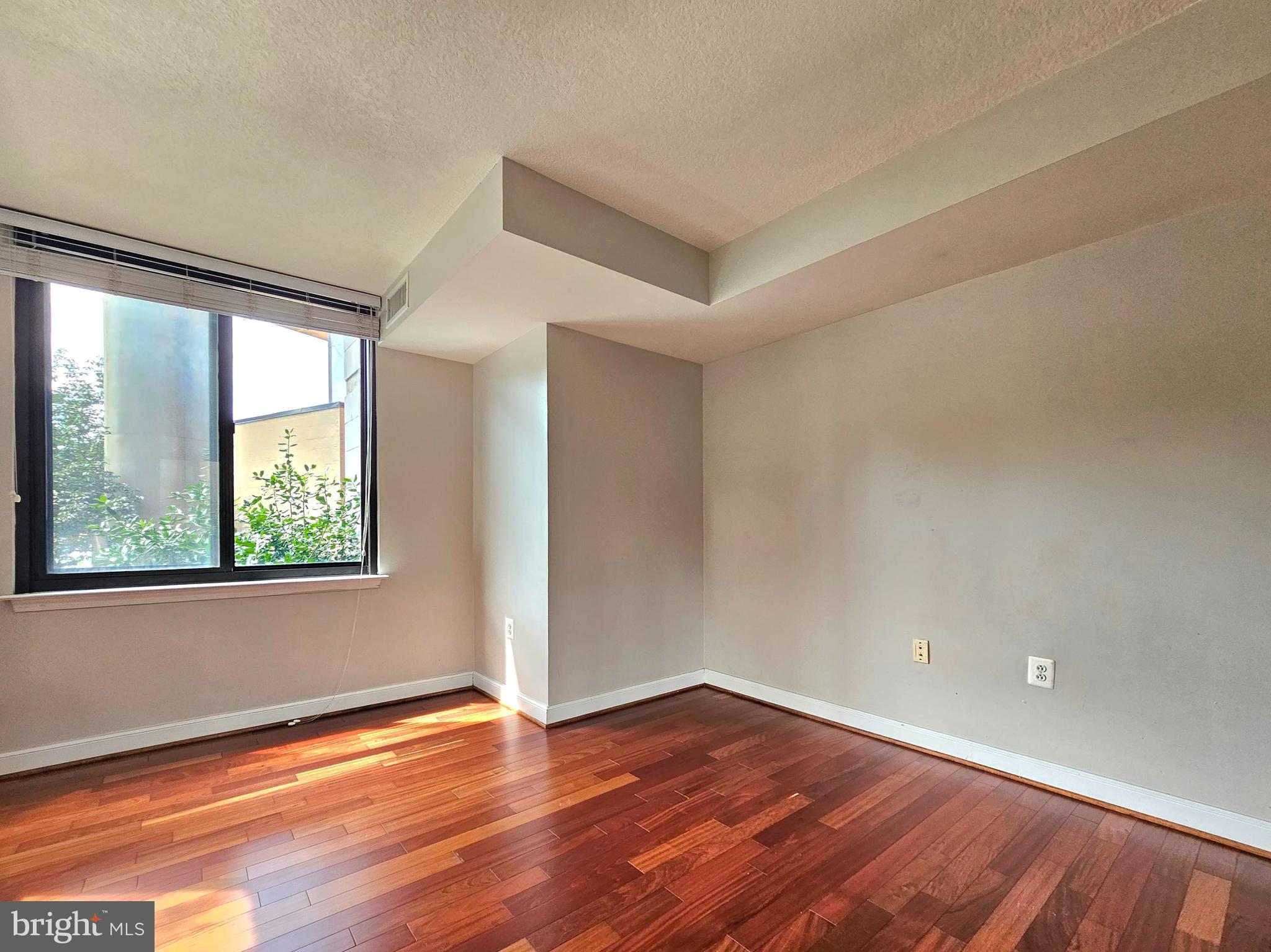 MIDTOWN ALEXANDRIA STATION CONDOMINIUM - Residential Lease