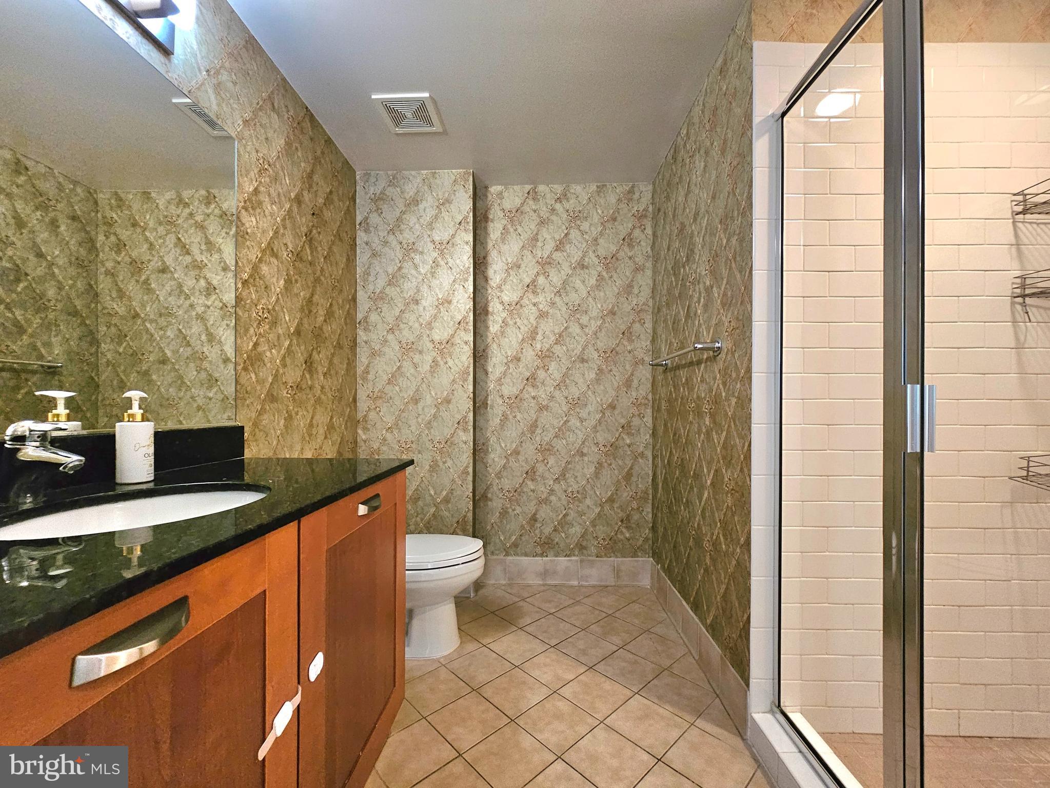 MIDTOWN ALEXANDRIA STATION CONDOMINIUM - Residential Lease