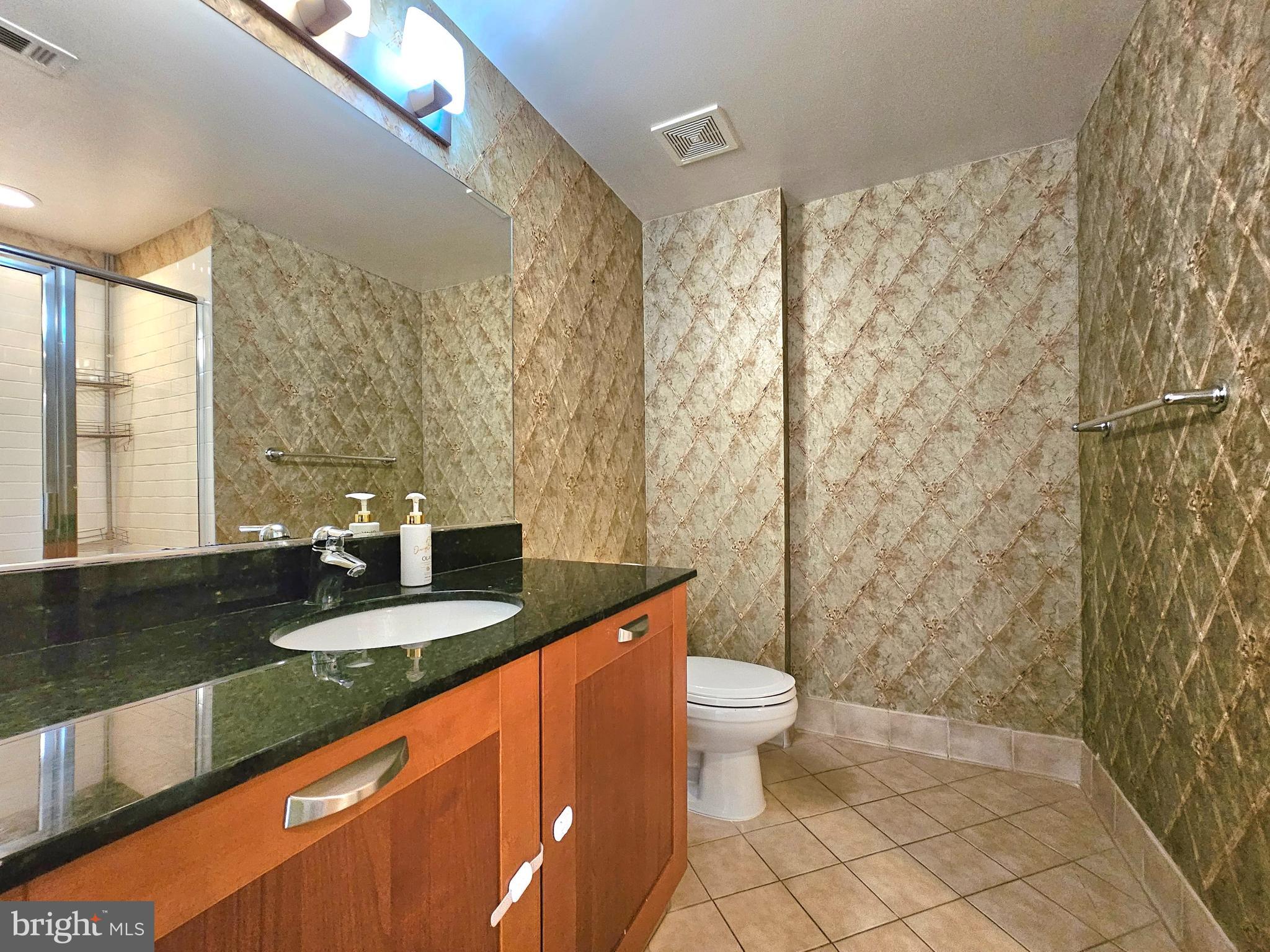 MIDTOWN ALEXANDRIA STATION CONDOMINIUM - Residential Lease