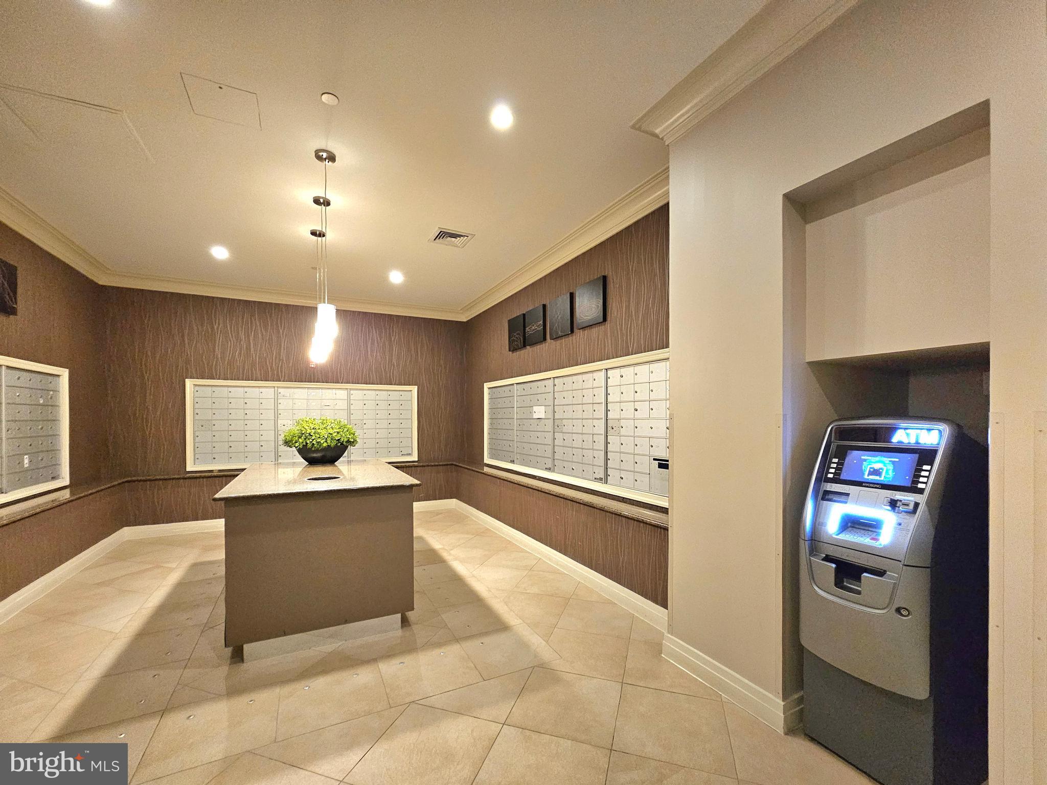 MIDTOWN ALEXANDRIA STATION CONDOMINIUM - Residential Lease