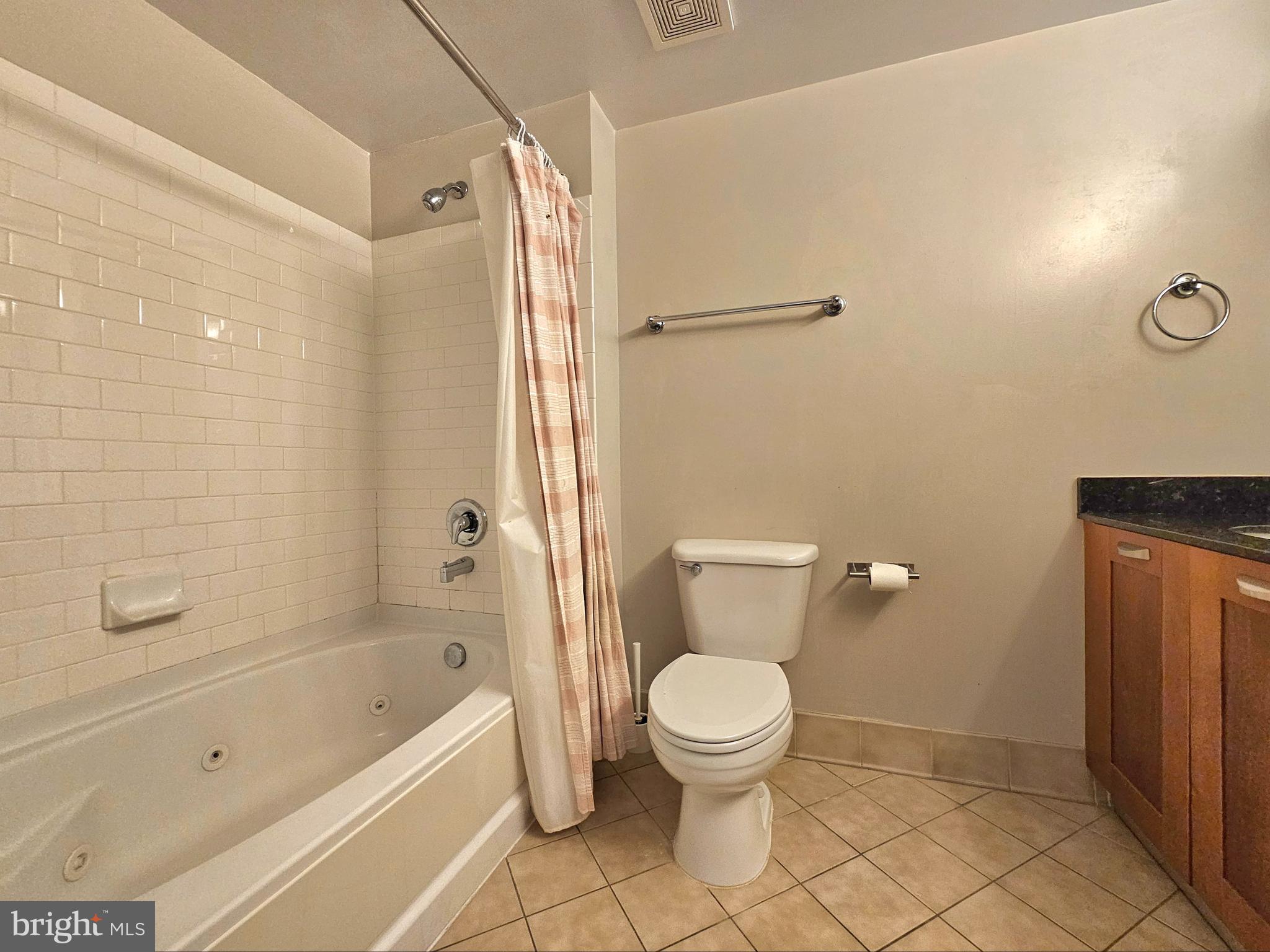 MIDTOWN ALEXANDRIA STATION CONDOMINIUM - Residential Lease