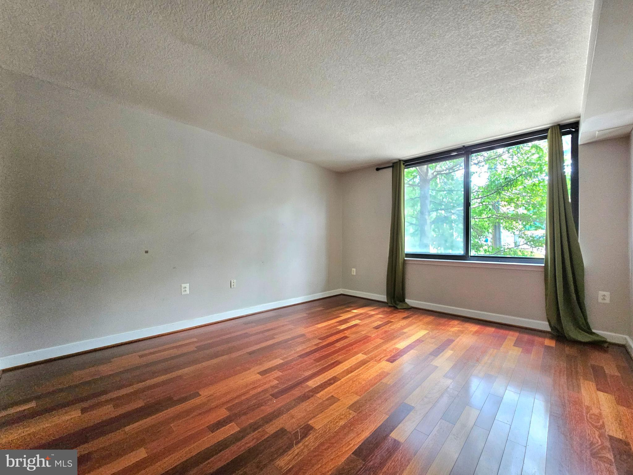 MIDTOWN ALEXANDRIA STATION CONDOMINIUM - Residential Lease