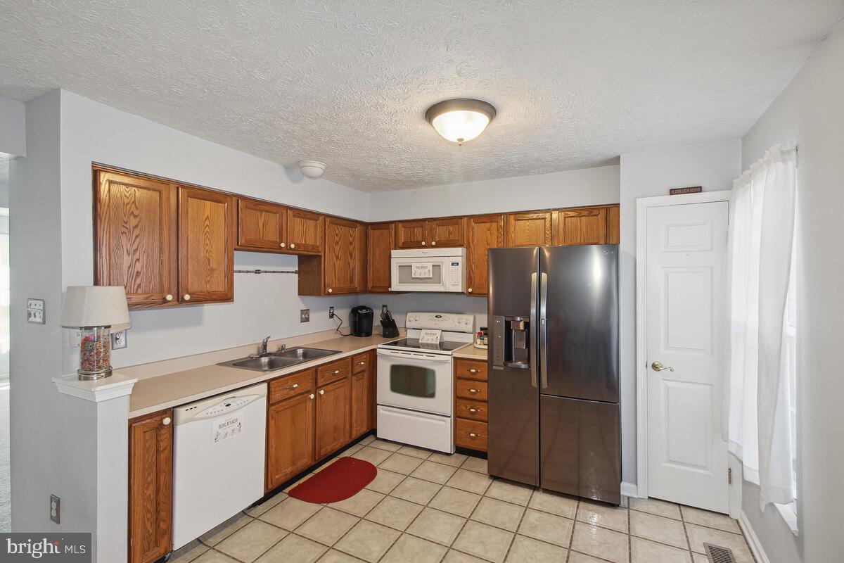 VILLAGE AT THOMAS RUN - Residential