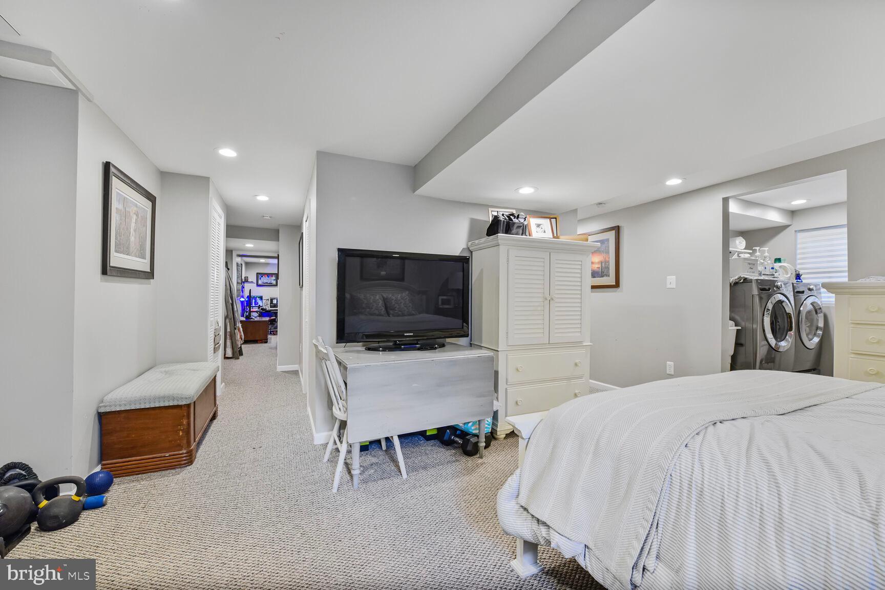 HAYFIELD FARM - Residential