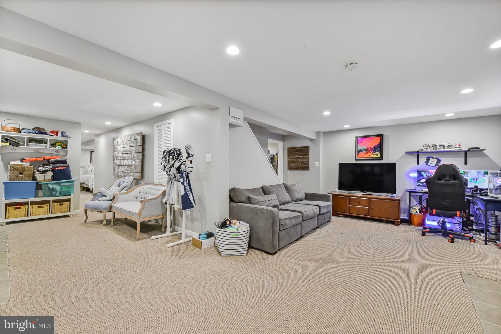 HAYFIELD FARM - Residential