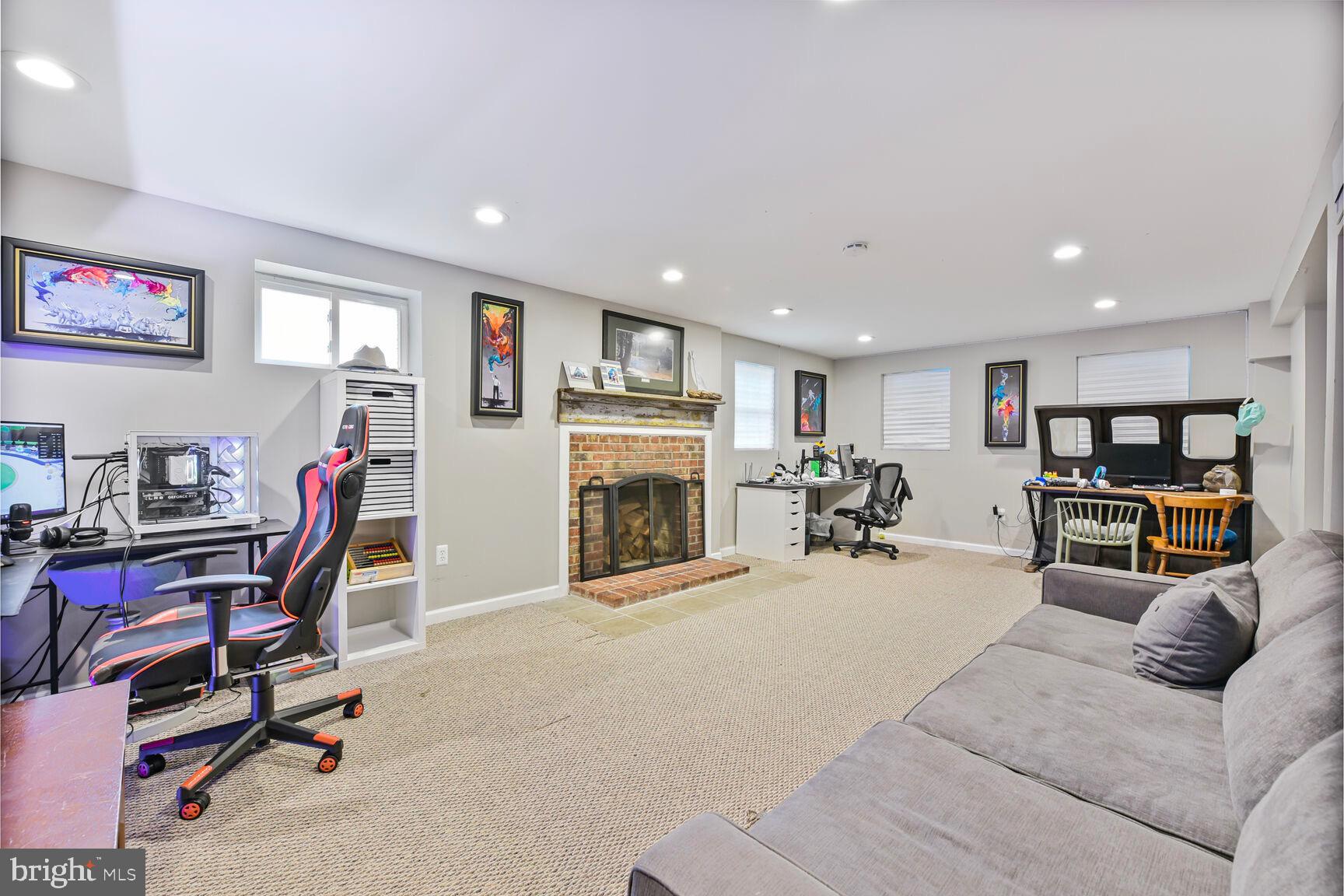 HAYFIELD FARM - Residential