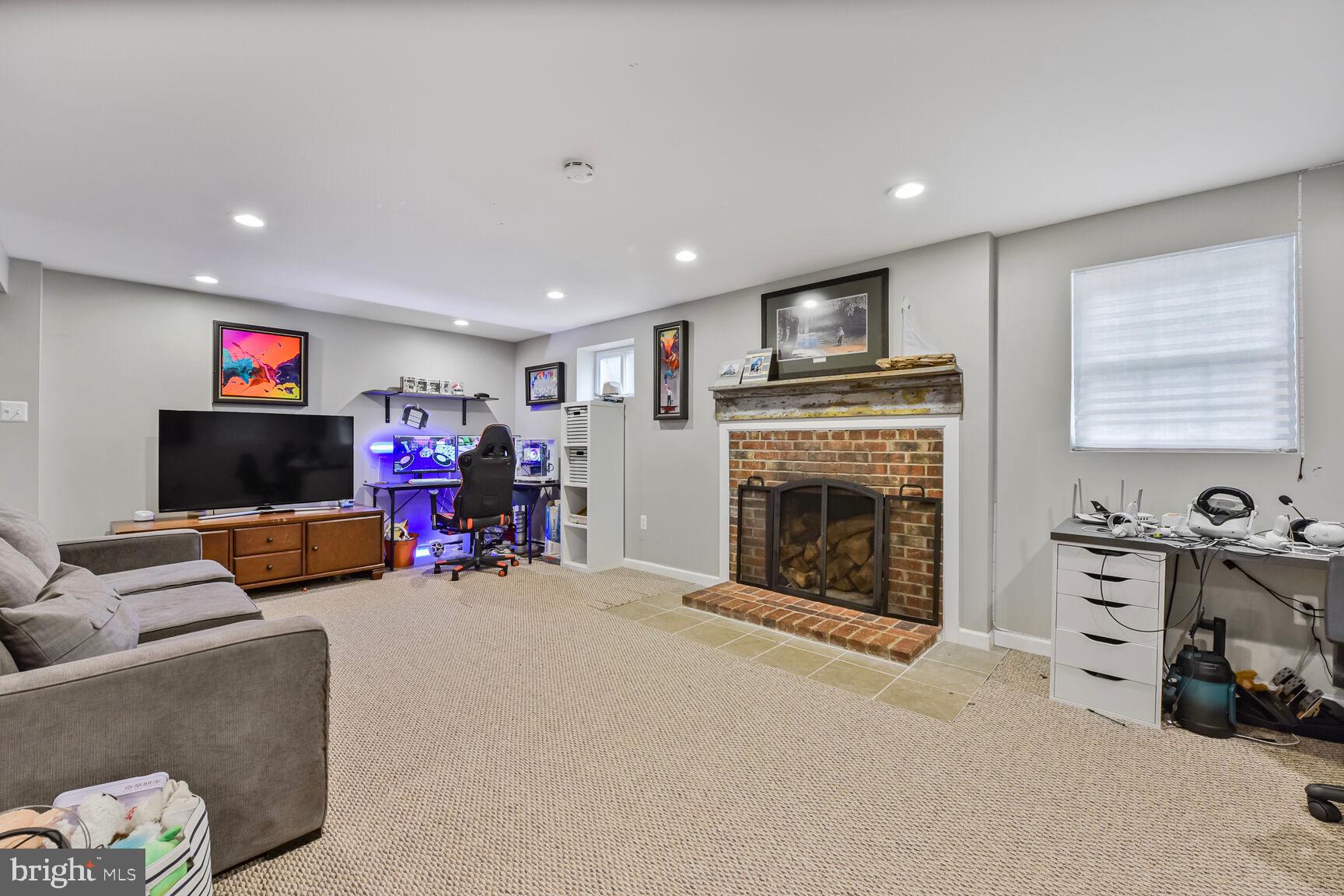 HAYFIELD FARM - Residential