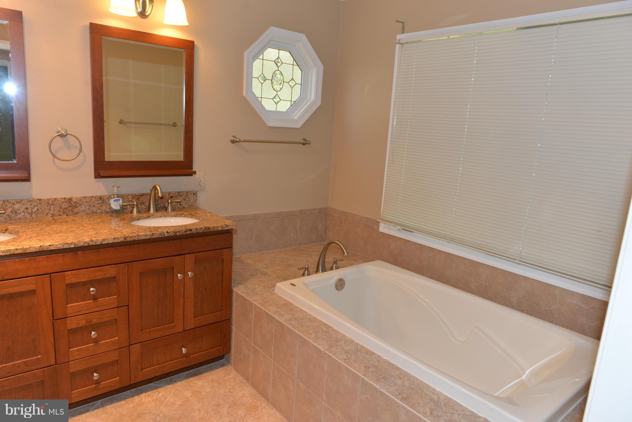 EDGEMOORE - Residential Lease