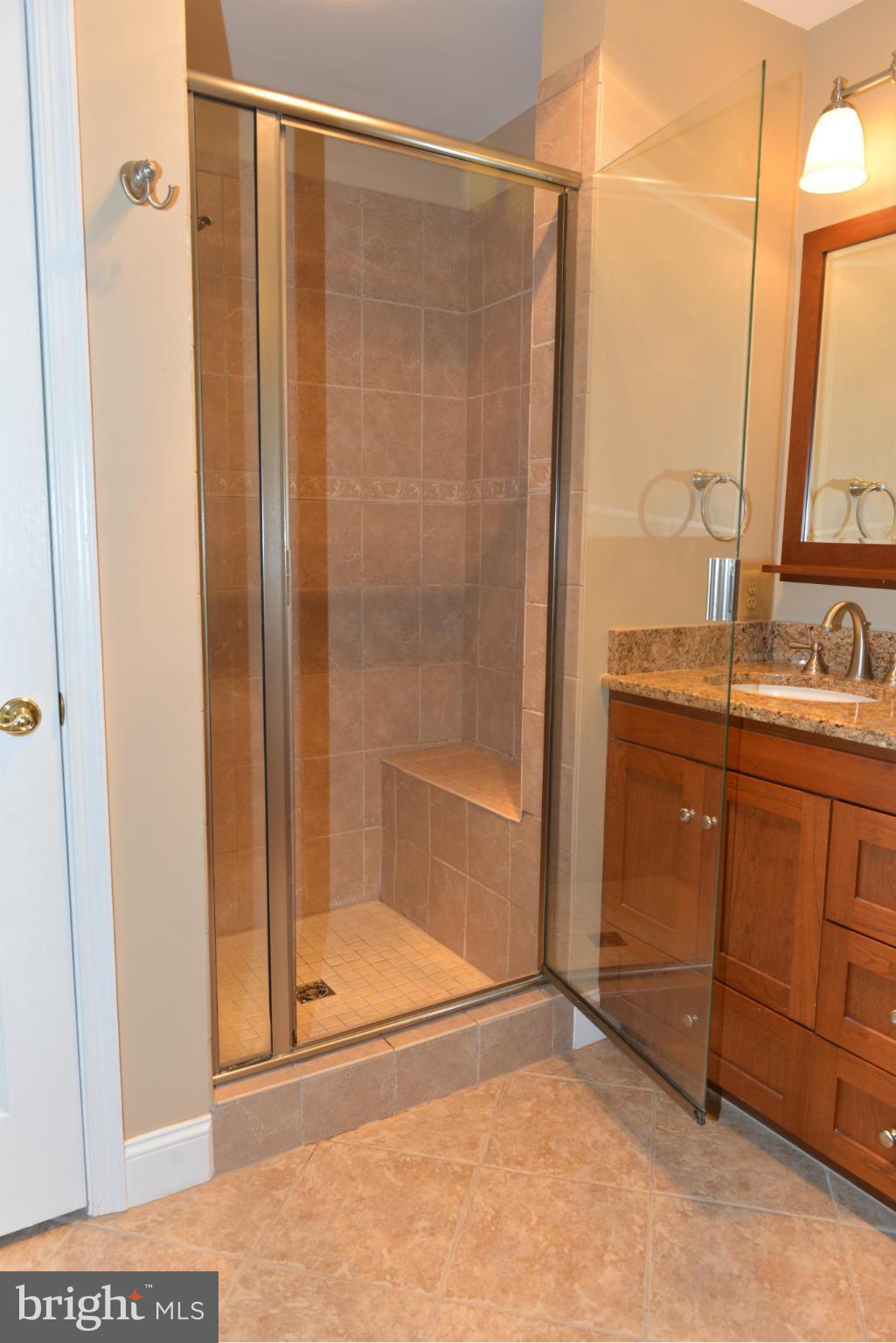 EDGEMOORE - Residential Lease