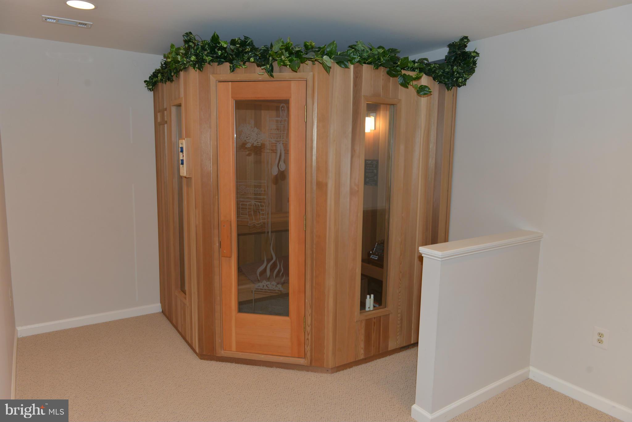 EDGEMOORE - Residential Lease