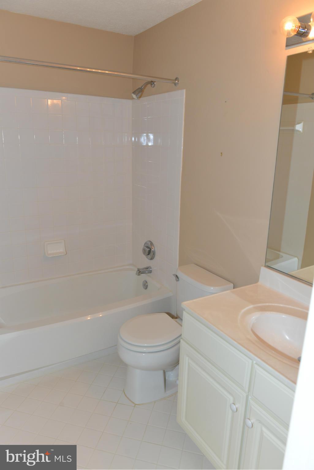 EDGEMOORE - Residential Lease