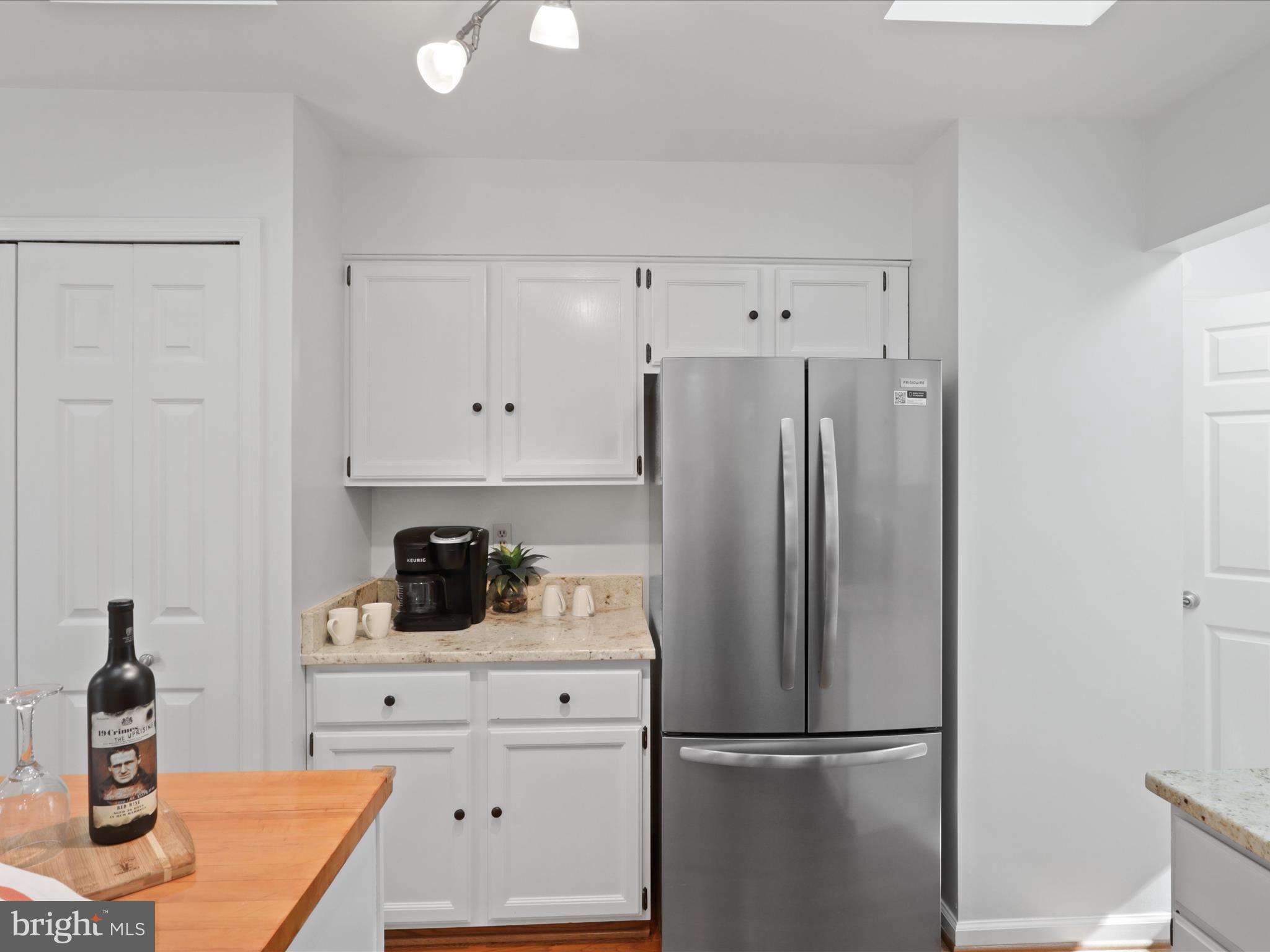 COUNTRY CLUB LAKE - Residential