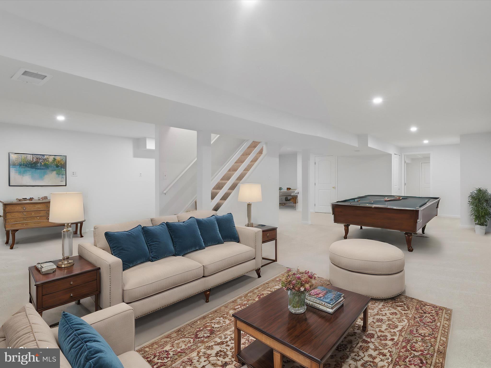 COUNTRY CLUB LAKE - Residential