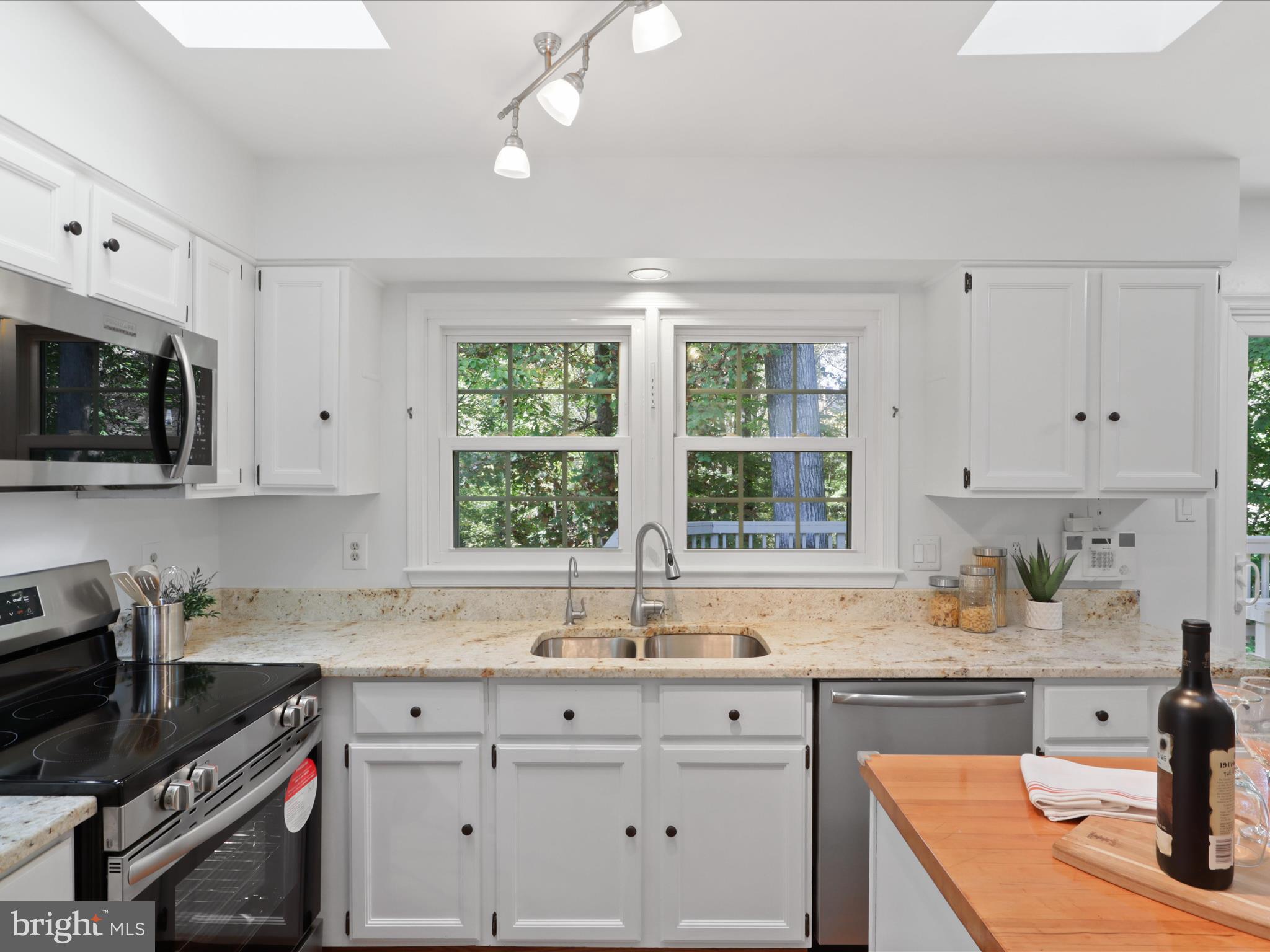 COUNTRY CLUB LAKE - Residential