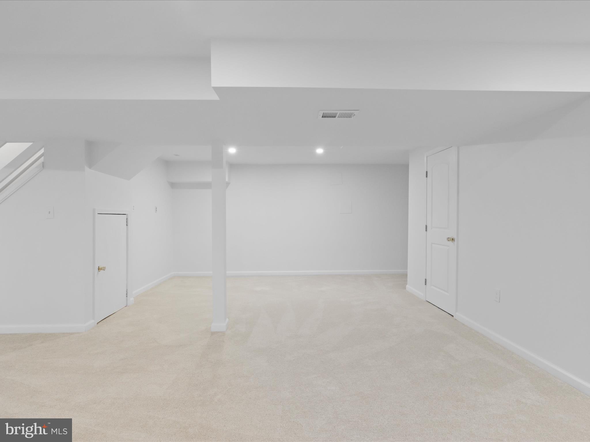 COUNTRY CLUB LAKE - Residential