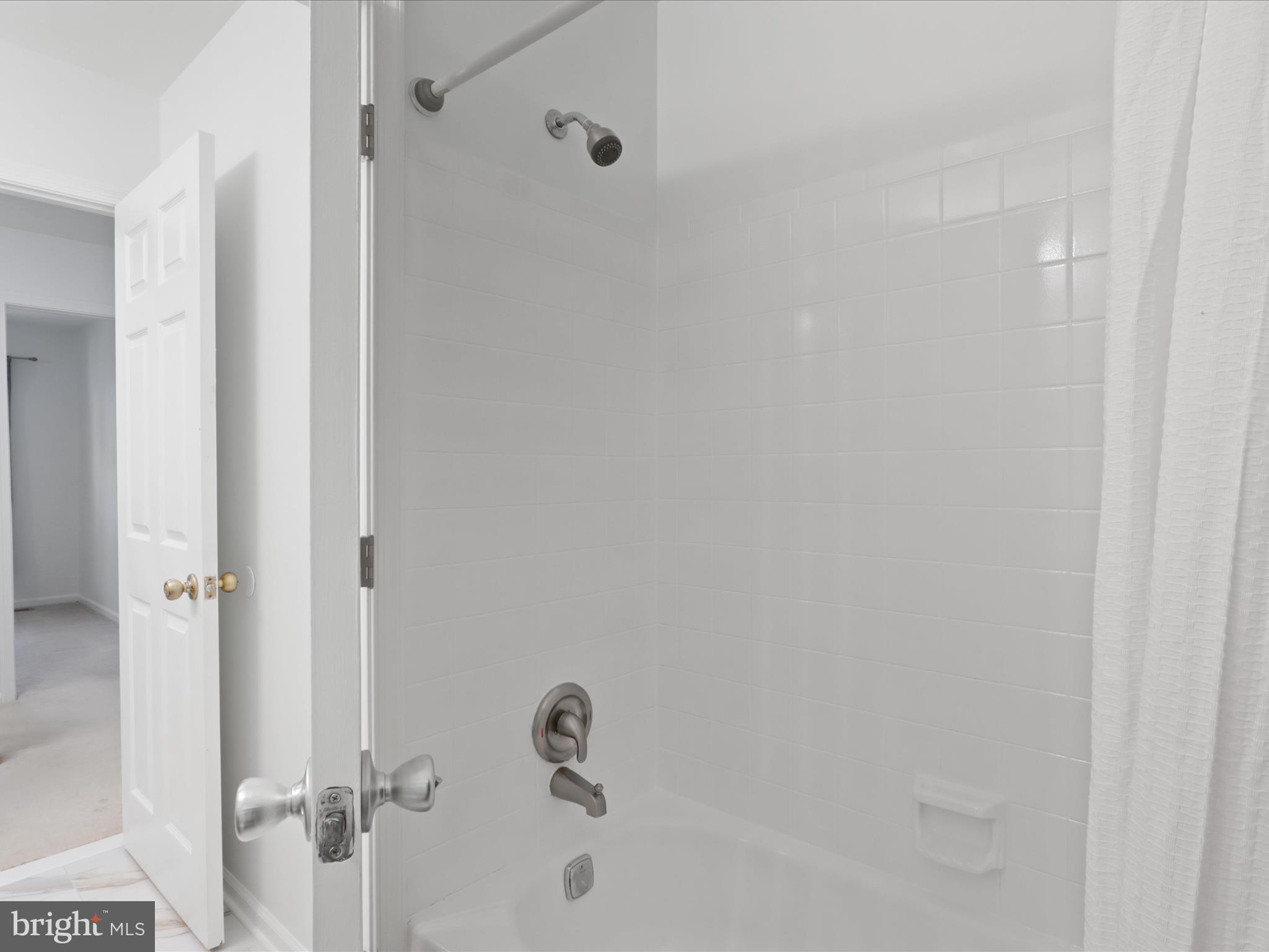 COUNTRY CLUB LAKE - Residential