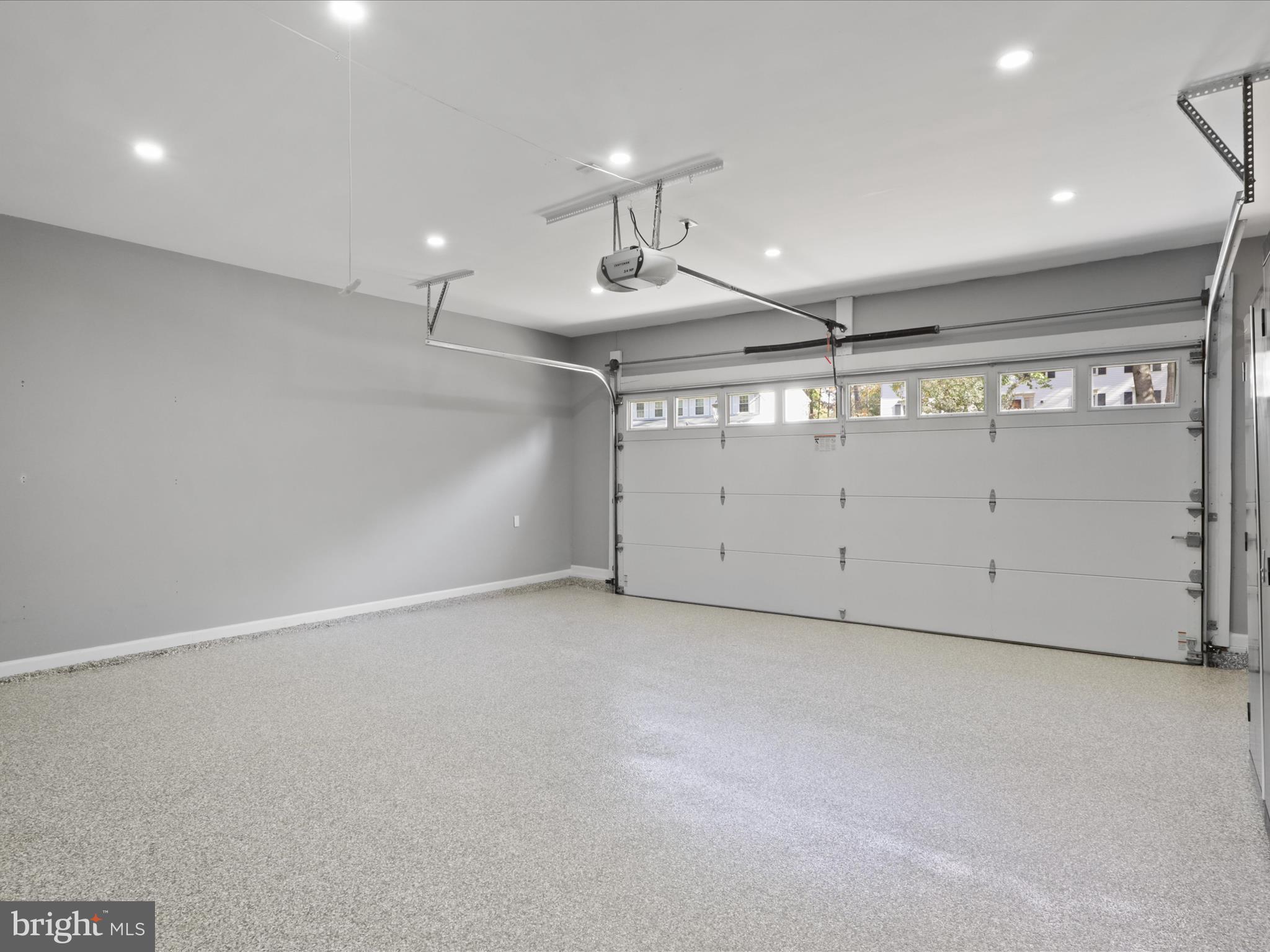 COUNTRY CLUB LAKE - Residential